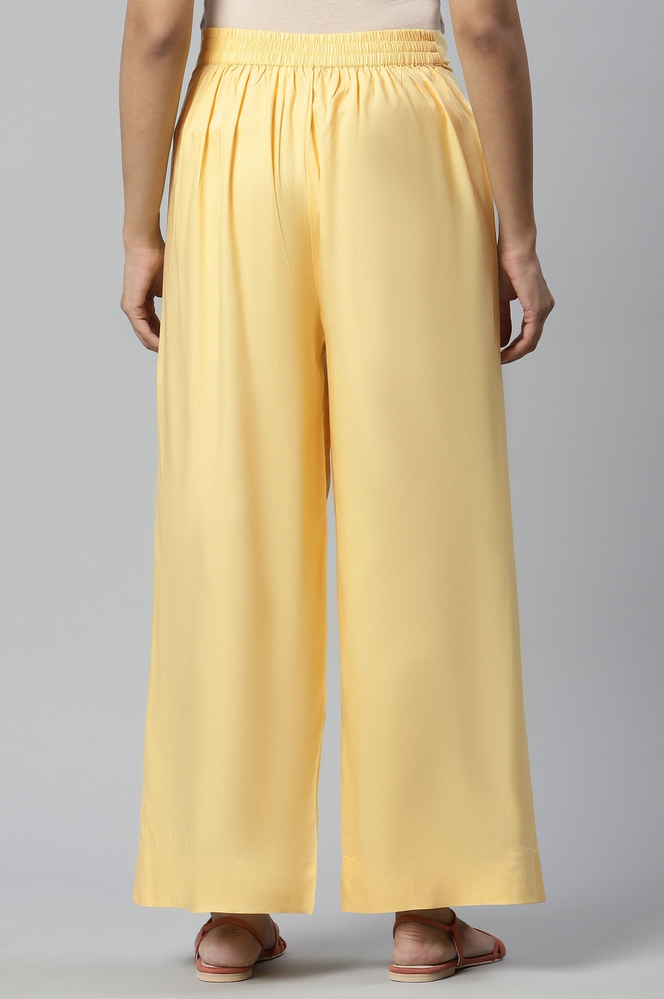 https://cdn.shopify.com/s/files/1/0776/0419/2550/files/22AUA60005-604807_2_f1d0bd9f-b017-445e-86a7-a2ed68ca4c1f.jpg?v=1769764128