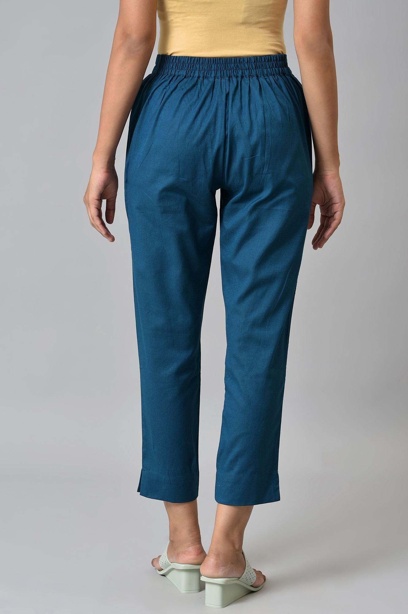 https://cdn.shopify.com/s/files/1/0776/0419/2550/files/22AUA60015-604723_2_d48b49b0-3516-4a58-a330-3d27914c5bd9.jpg?v=1769763926