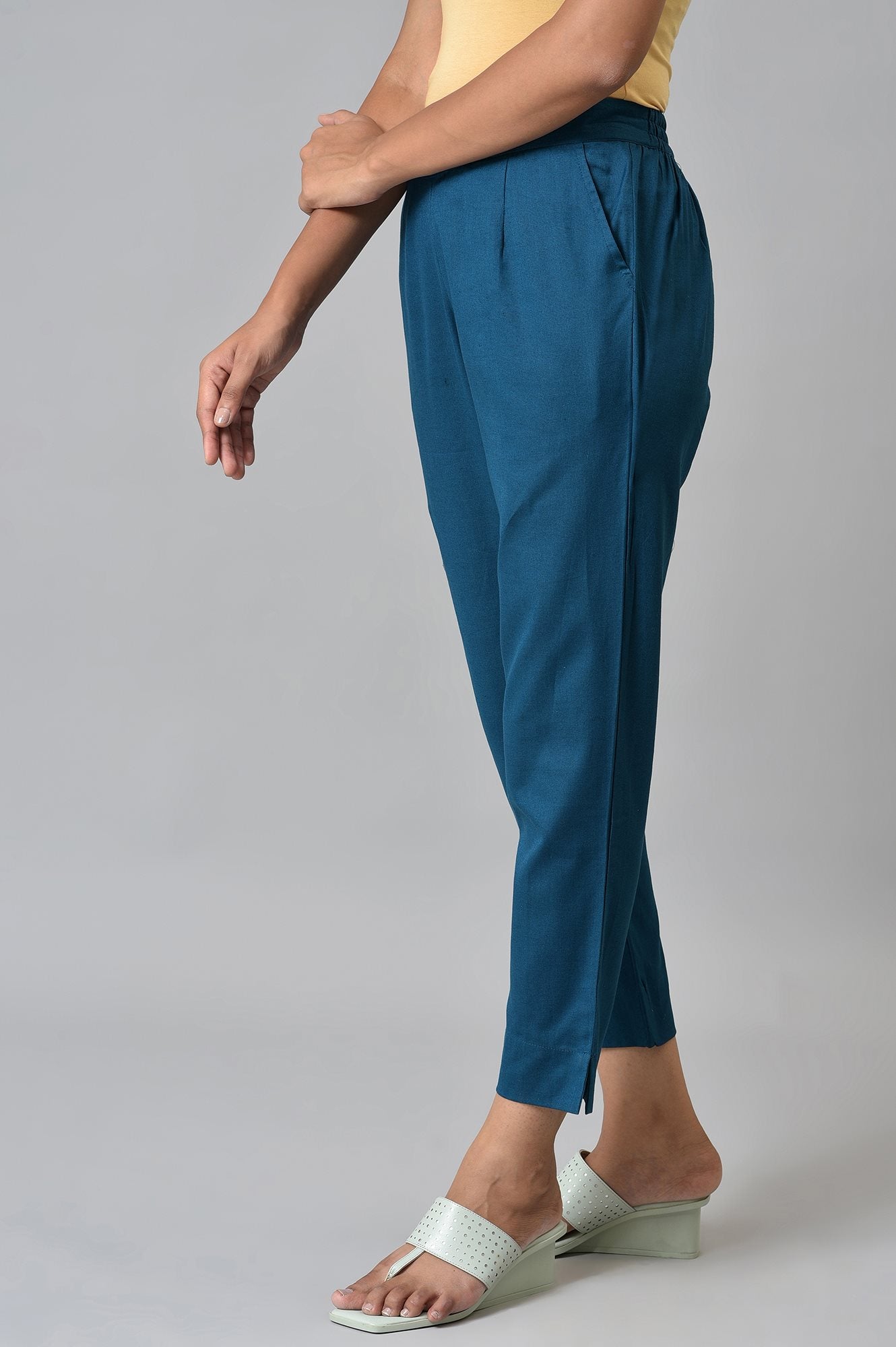 https://cdn.shopify.com/s/files/1/0776/0419/2550/files/22AUA60015-604723_3_b94f5d65-d1a3-473b-8bad-69ac98173b19.jpg?v=1769763926