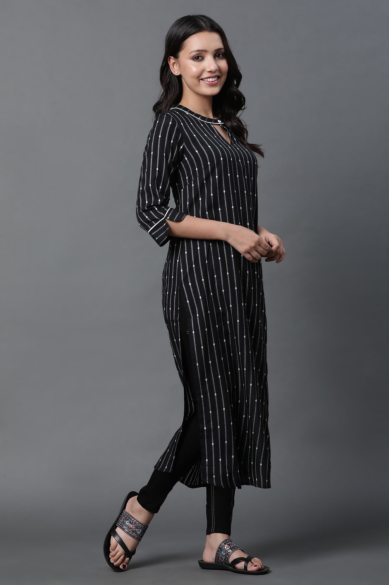https://cdn.shopify.com/s/files/1/0776/0419/2550/files/23AUAS14960-701933_5.jpg?v=1769749142
