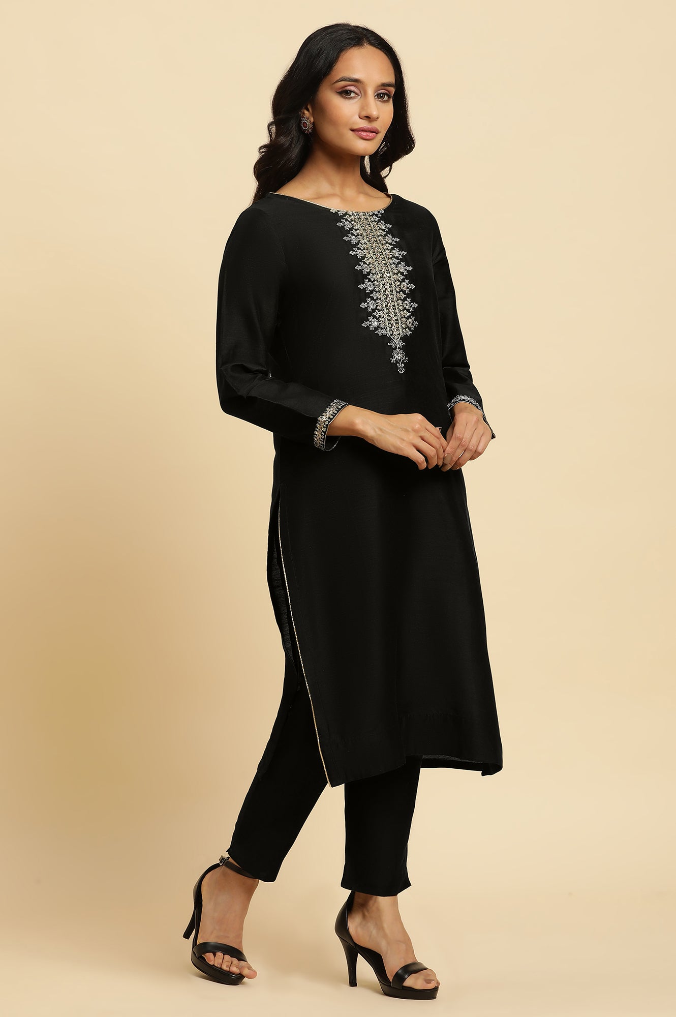 https://cdn.shopify.com/s/files/1/0776/0419/2550/files/23AUWS10453-221087_3_51778dc9-bc19-495f-bb00-a78718d07142.jpg?v=1723893620
