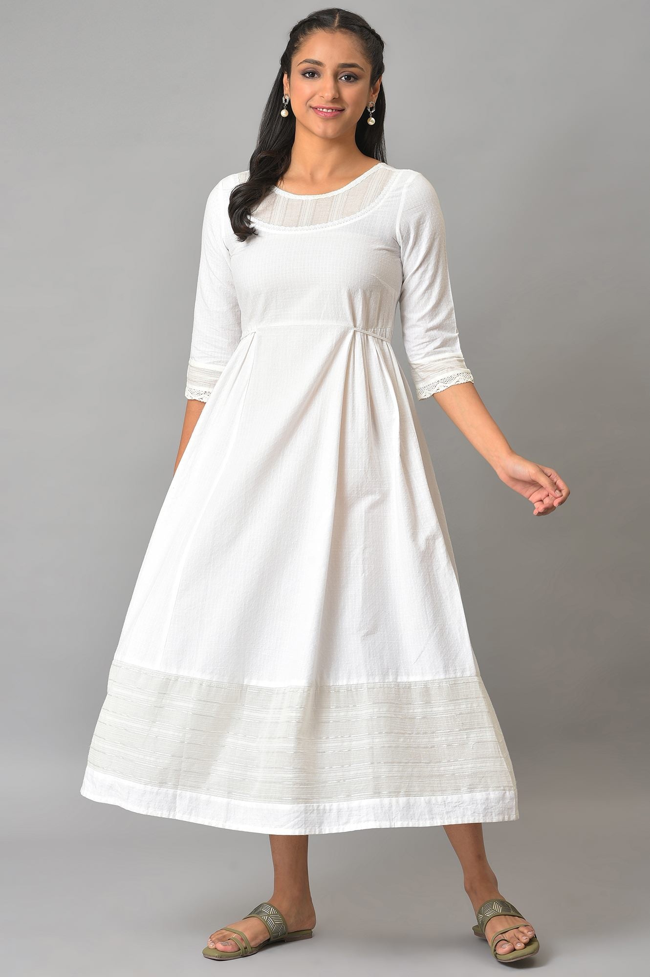 https://cdn.shopify.com/s/files/1/0776/0419/2550/files/23FEA13854-605270_1.jpg?v=1769756227