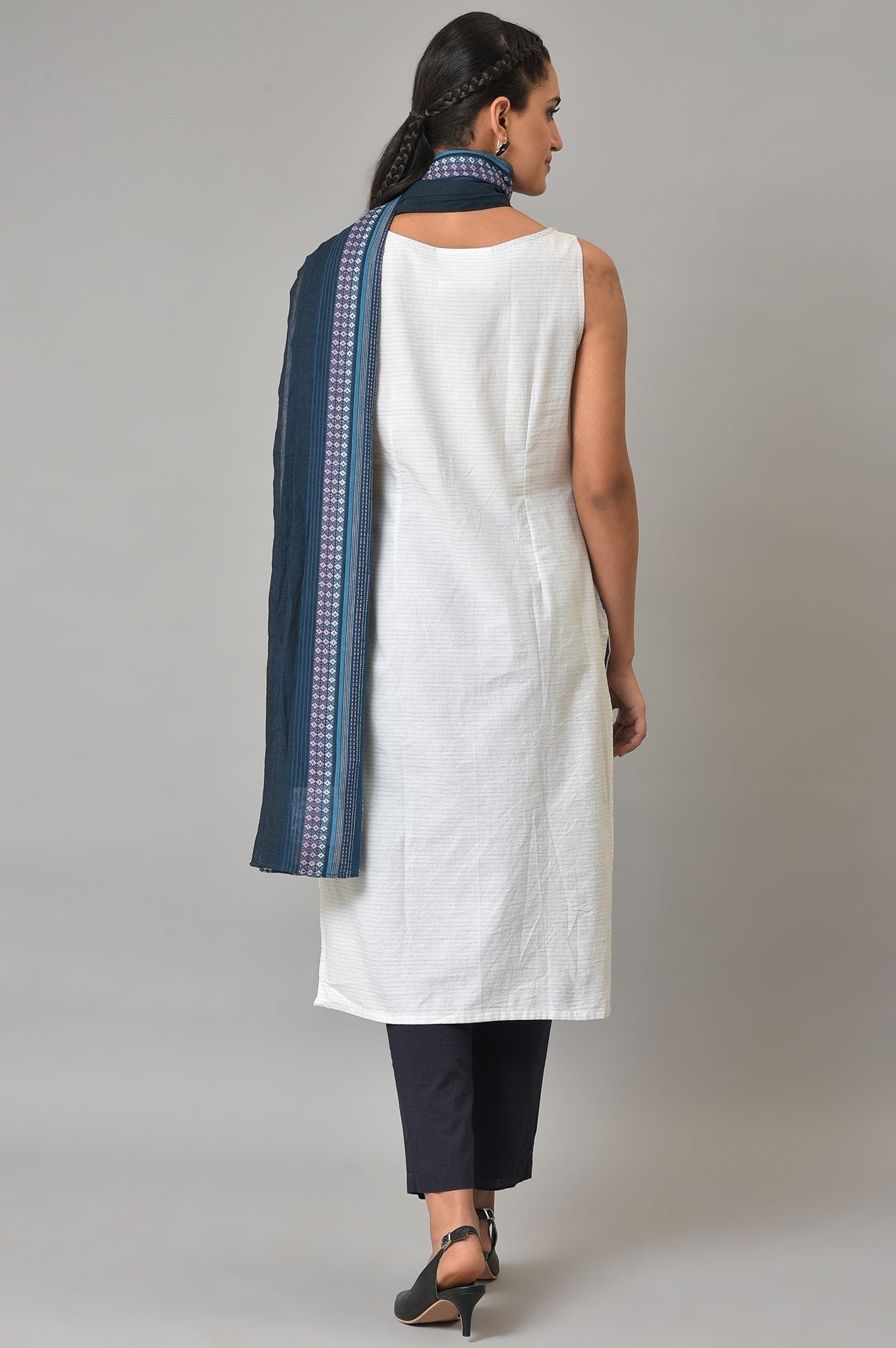 https://cdn.shopify.com/s/files/1/0776/0419/2550/files/23FEAS13783-701985_2.jpg?v=1769756265