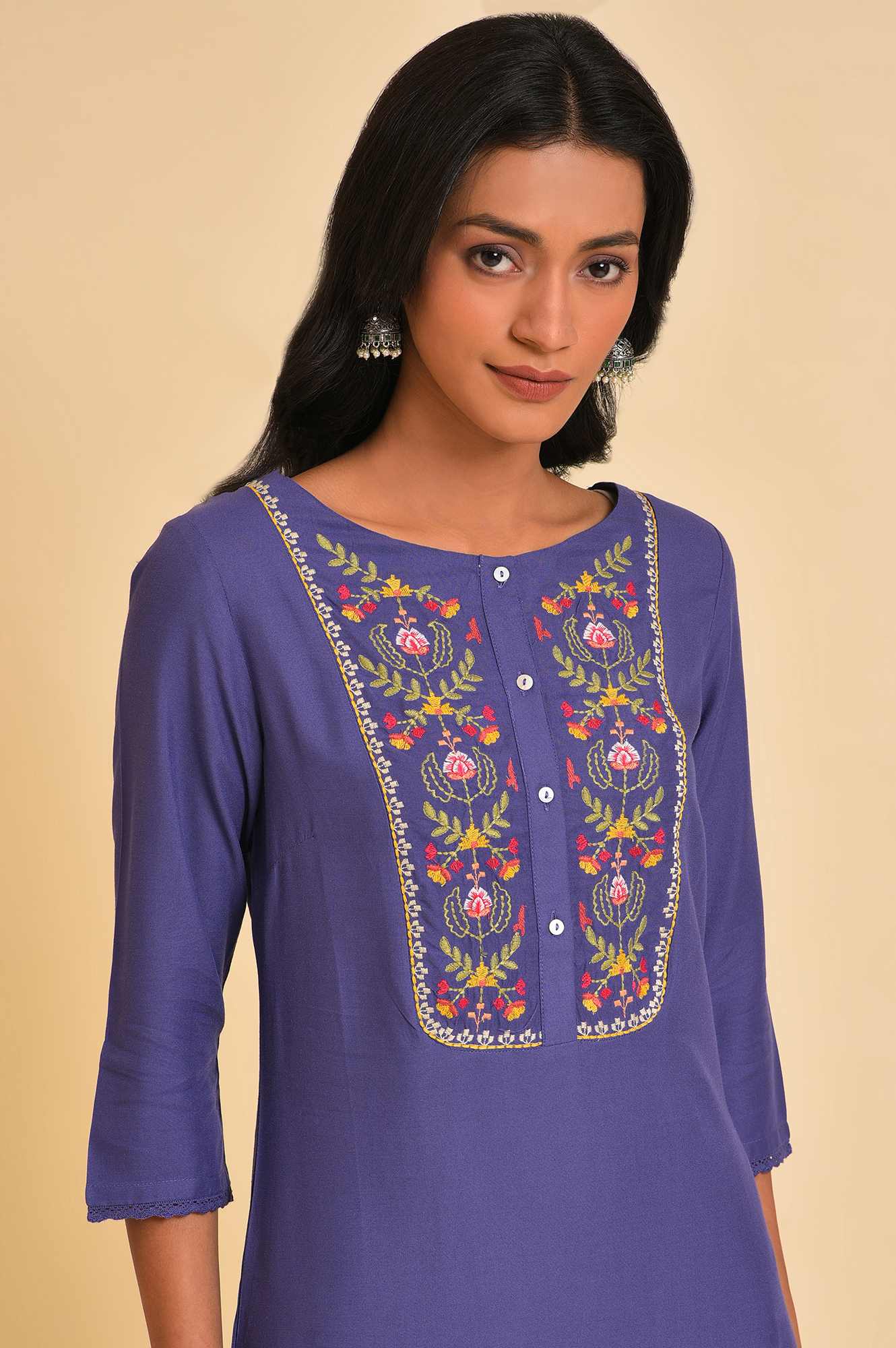 Purple Solid Thread Embroidered Rayon Straight Kurta and Parallel Pant Set