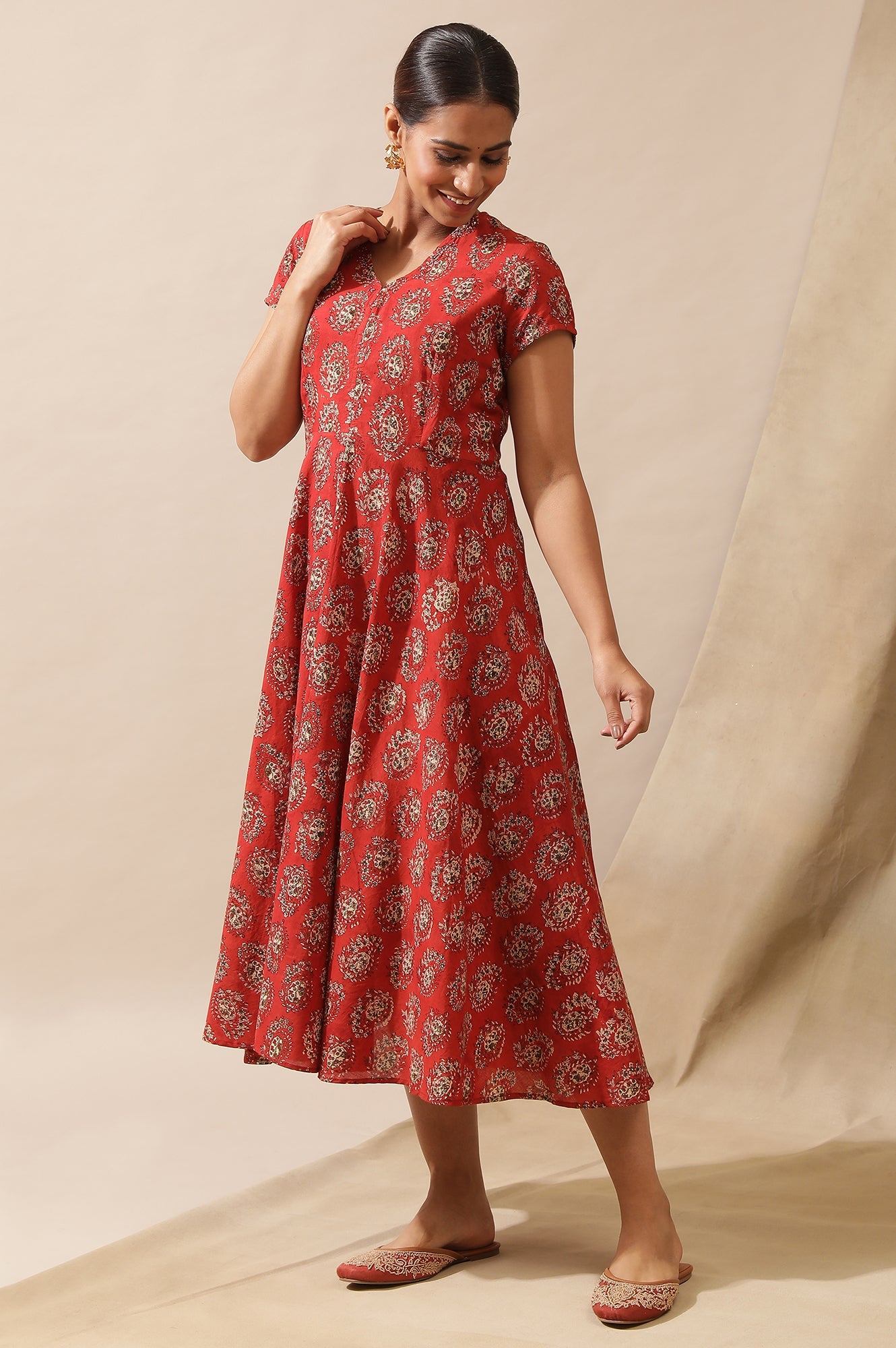 https://cdn.shopify.com/s/files/1/0776/0419/2550/files/23MAF11639B-910643B_3_98504f2b-b53b-41a3-83d8-78e51e2f44e9.jpg?v=1721924498
