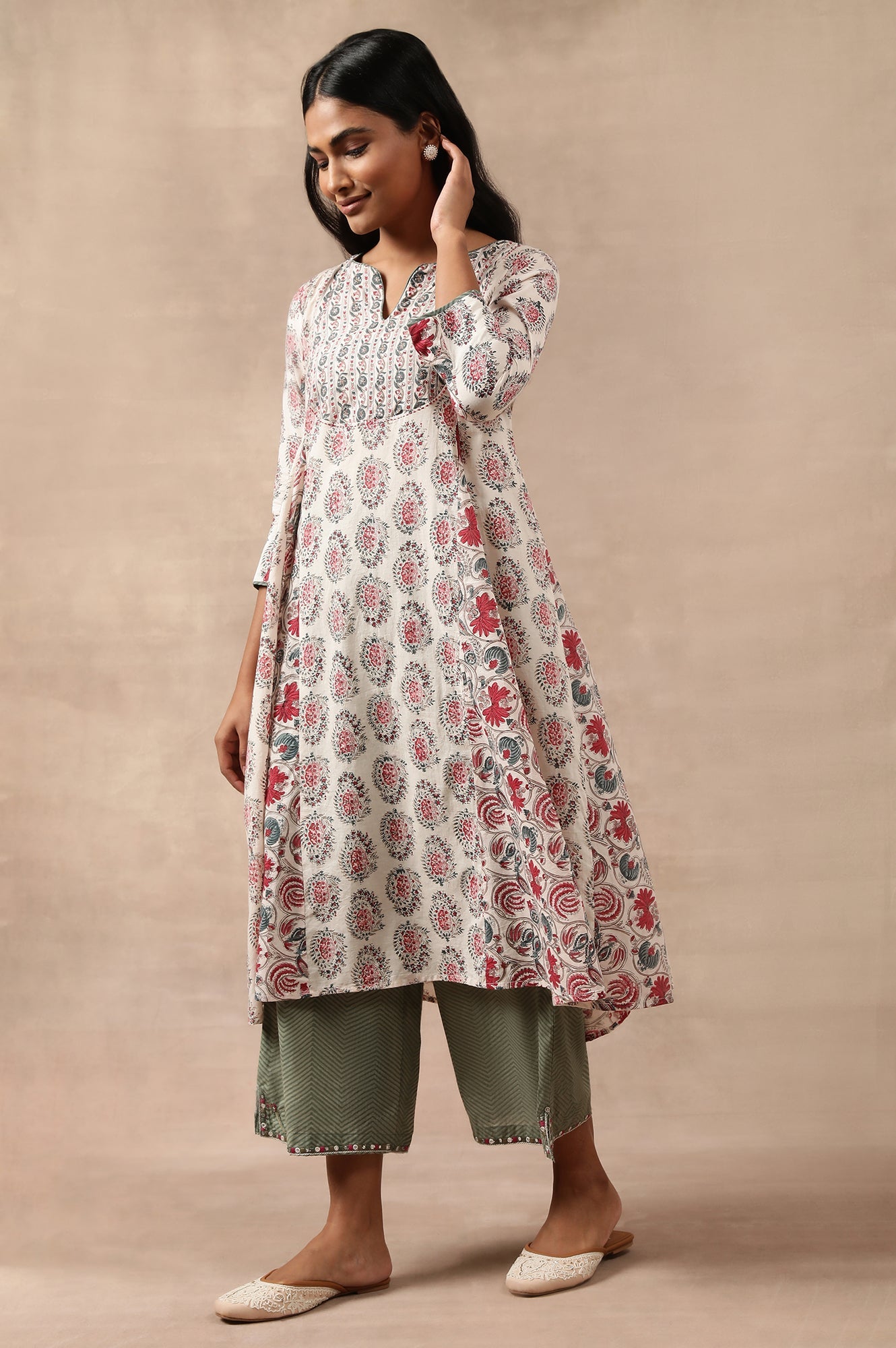 https://cdn.shopify.com/s/files/1/0776/0419/2550/files/23MAF62145-910674B_5_e0adc470-8131-496f-934a-7b04048f1242.jpg?v=1741673396