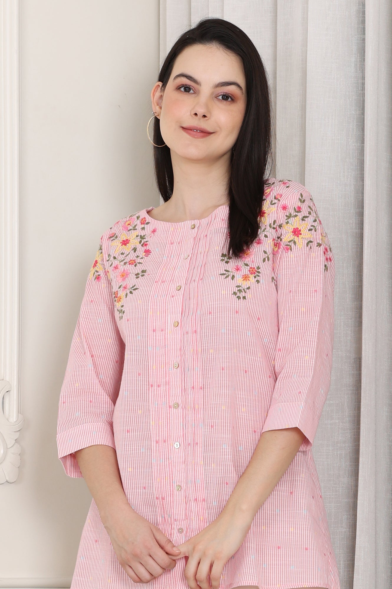 https://cdn.shopify.com/s/files/1/0776/0419/2550/files/24AUW30867-313835_1_5a5a239e-ee54-41dd-bdd1-ae7c25435f4a.jpg?v=1723893006