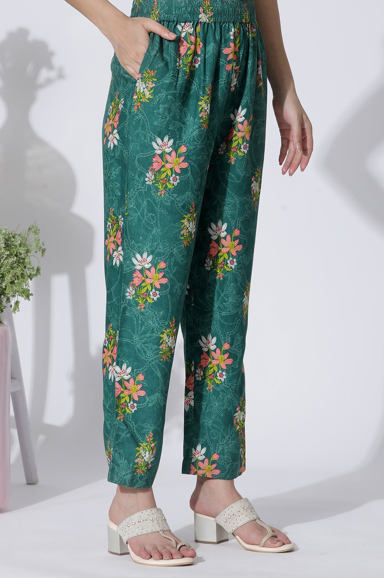 https://cdn.shopify.com/s/files/1/0776/0419/2550/files/24AUWS11400-221953_9.jpg?v=1723894378