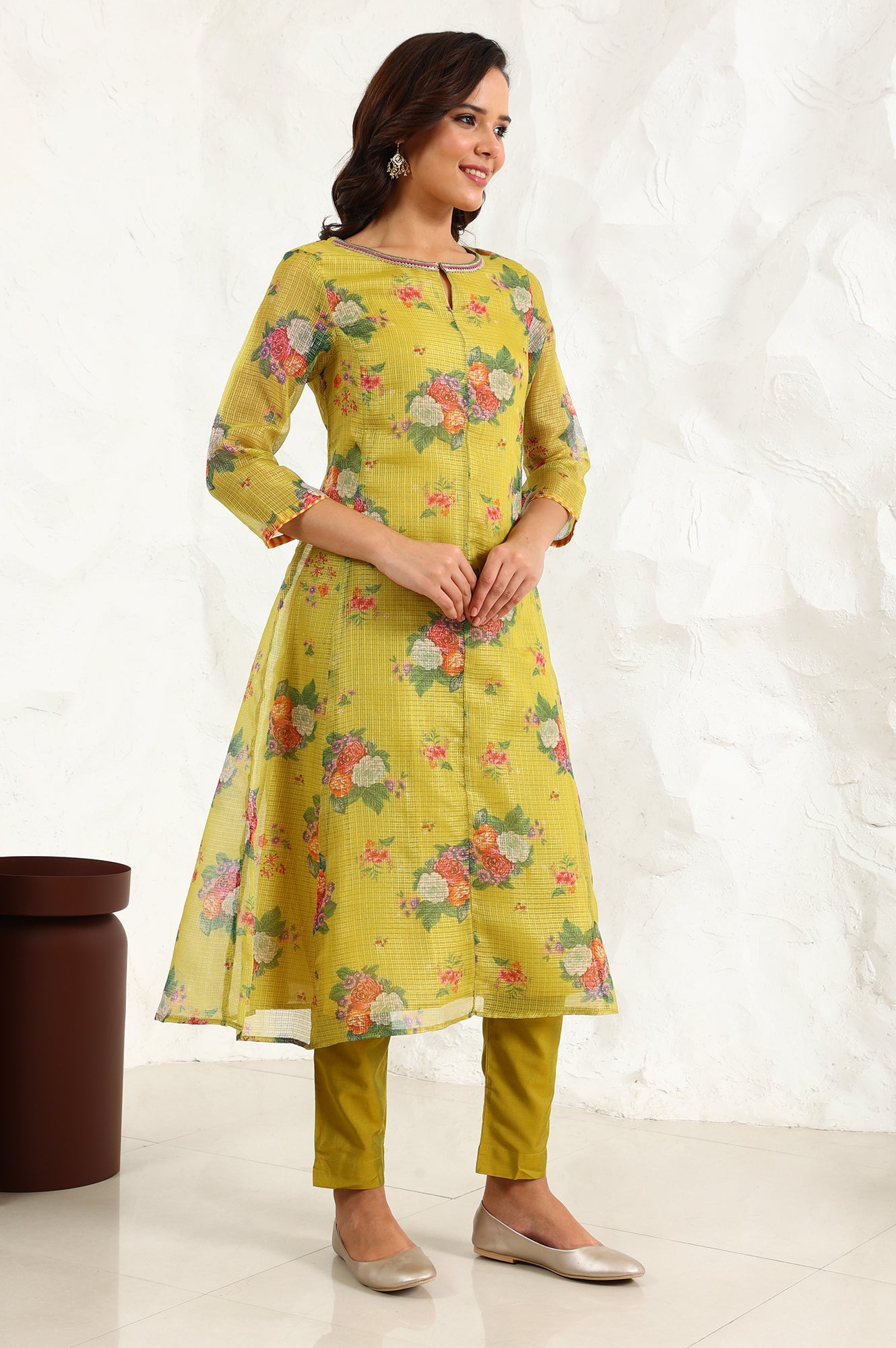 https://cdn.shopify.com/s/files/1/0776/0419/2550/files/24AUWS11560-124136_6_00fc8d6b-055b-465d-8965-f42db76abae9.jpg?v=1723894718