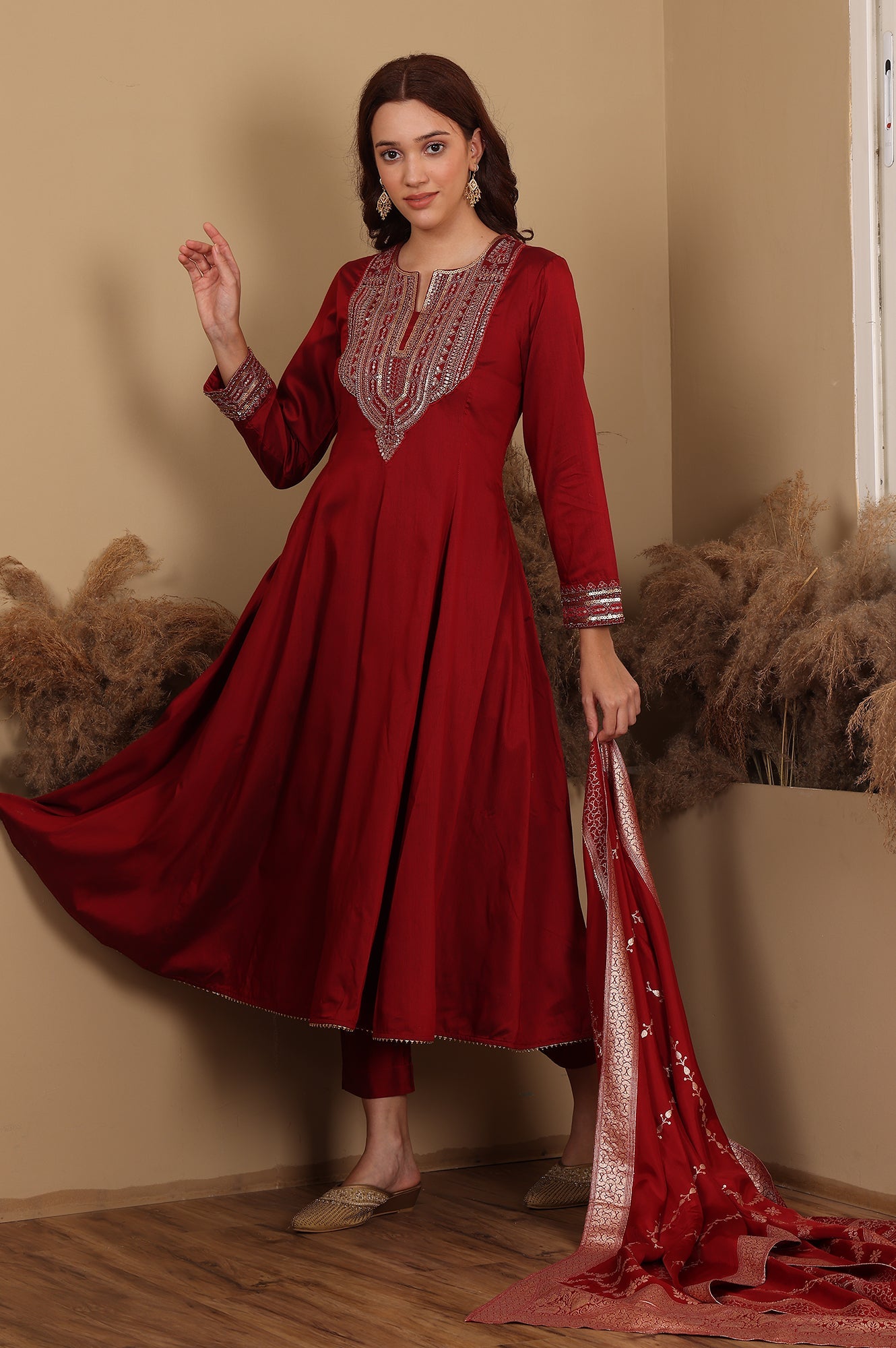 https://cdn.shopify.com/s/files/1/0776/0419/2550/files/24AUWS11830-222669_1.jpg?v=1727067925