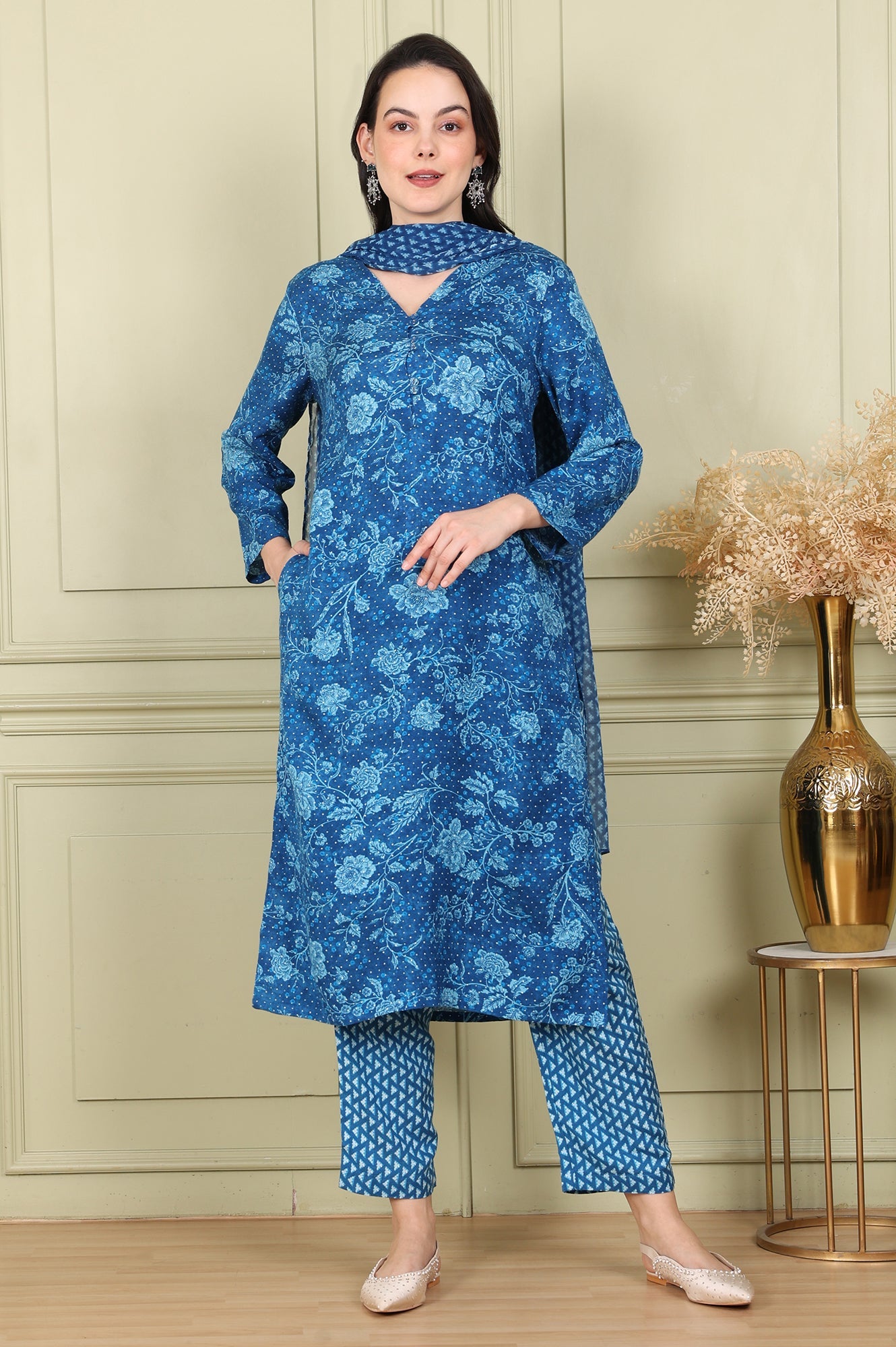 https://cdn.shopify.com/s/files/1/0776/0419/2550/files/24AUWS11930-124931_2_7f0d4324-9175-414c-bea7-4048137ac912.jpg?v=1723895797
