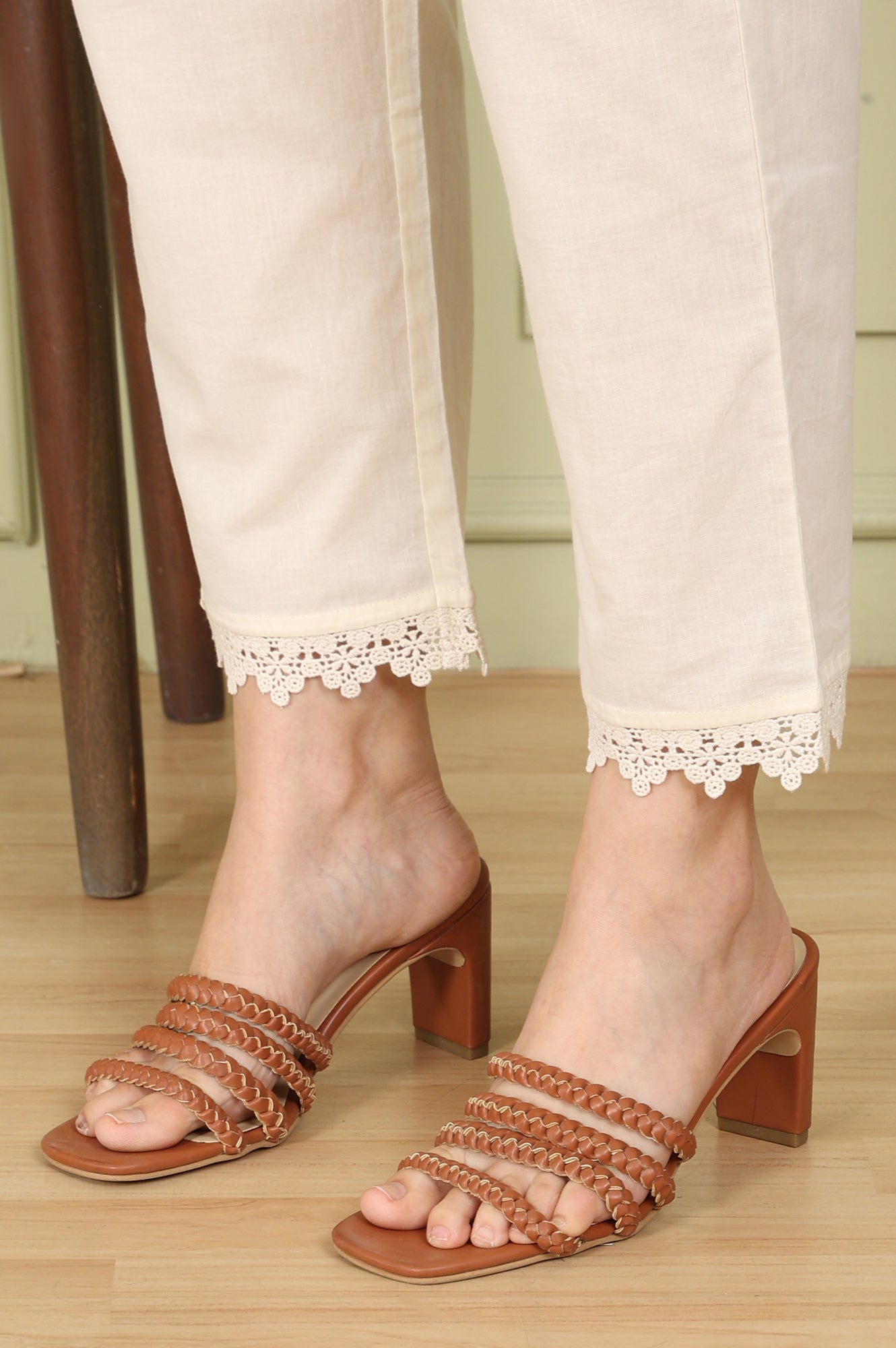 https://cdn.shopify.com/s/files/1/0776/0419/2550/files/24AUWS12225-124758_10_cf242706-72c7-4614-a0ed-cdae50349d94.jpg?v=1726123701