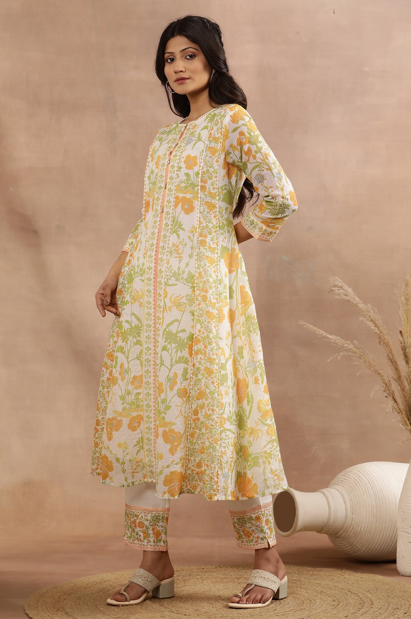 White Multi-Coloured Floral Printed Panelled Kurta, Pants And Dupatta Set