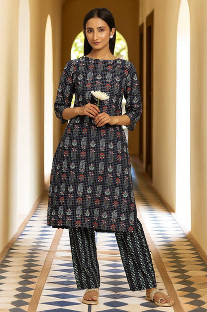 Blue Paisely Printed Kurta And Pants Set
