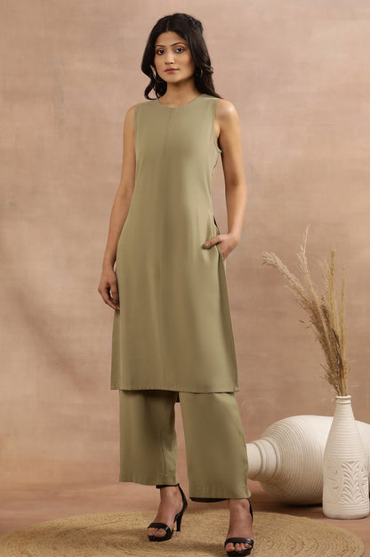 Green Sleeveless Solid Straight Kurta And Pants Set