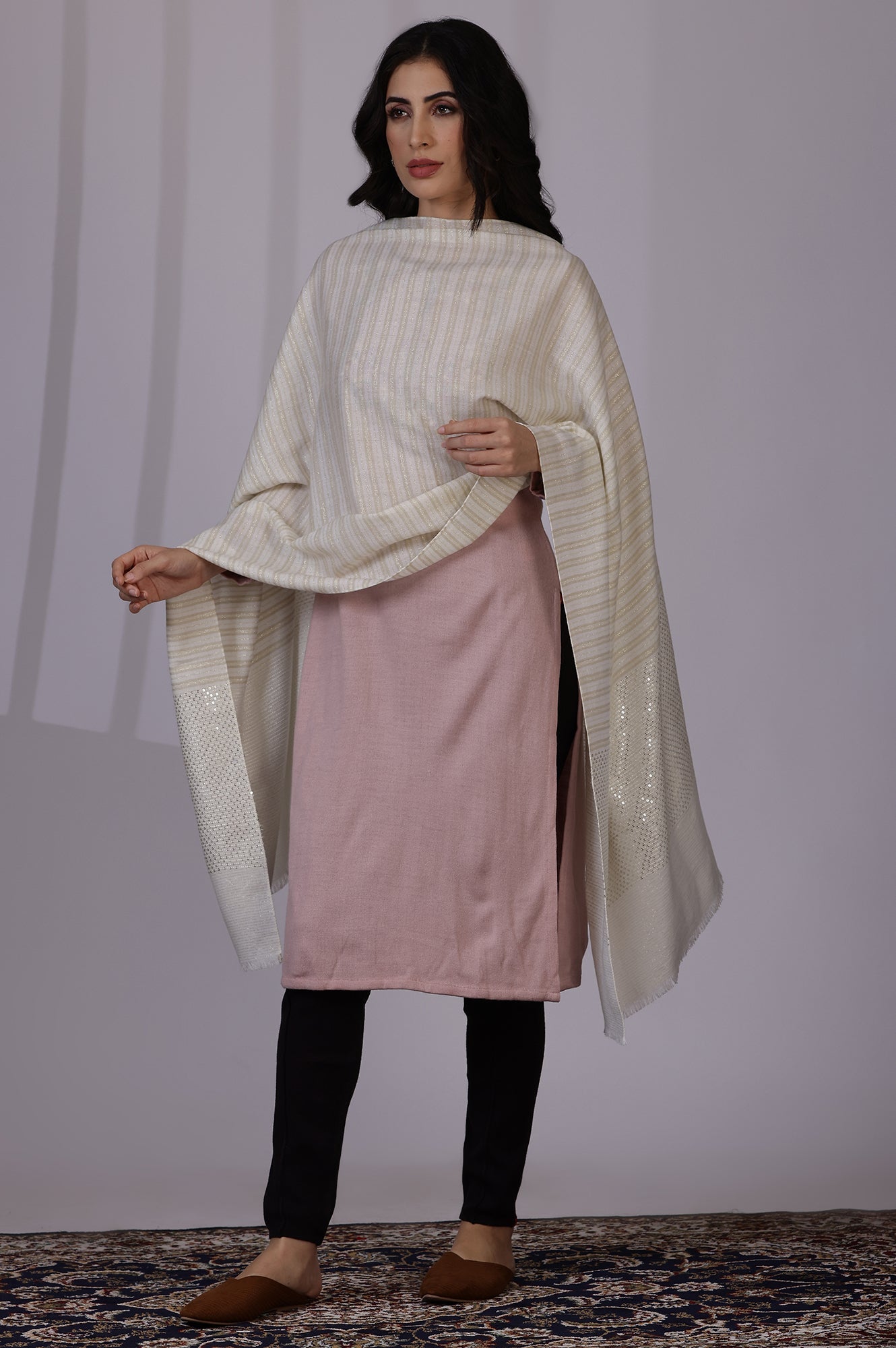 https://cdn.shopify.com/s/files/1/0776/0419/2550/files/24NOW81957-220129_2.jpg?v=1737464380