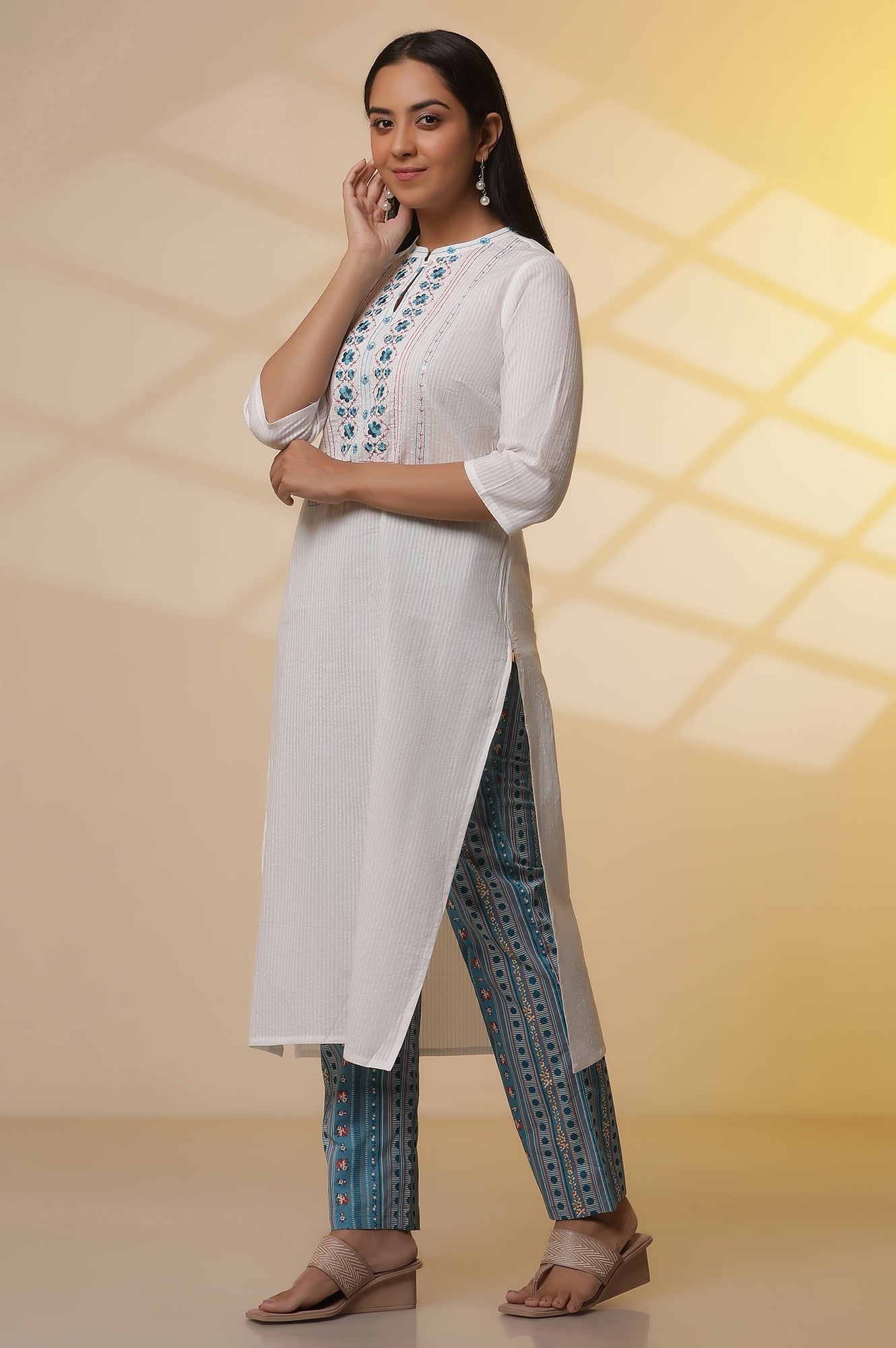 https://cdn.shopify.com/s/files/1/0776/0419/2550/files/24ONAS14491-606465_3.jpg?v=1769761691