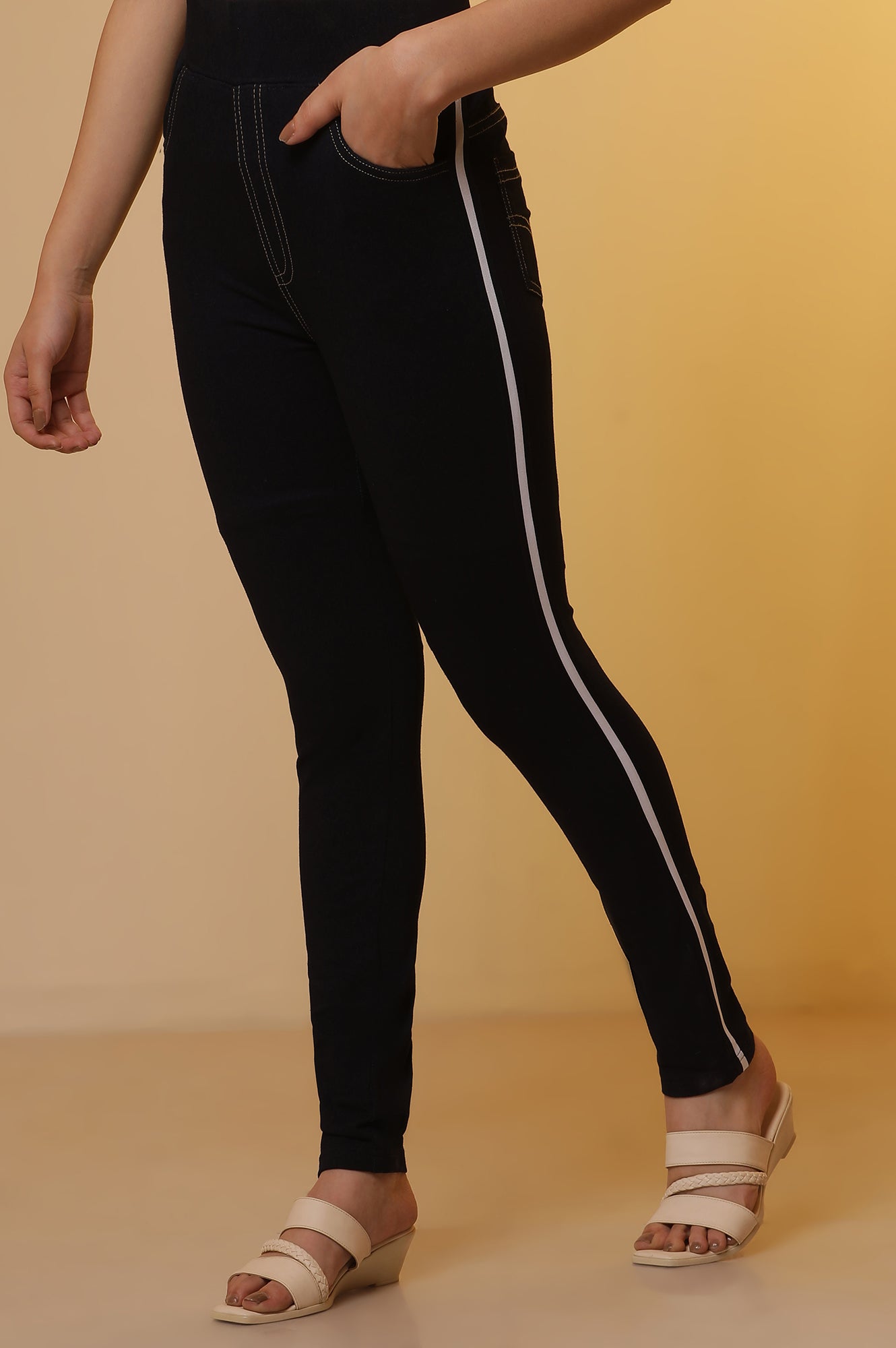 https://cdn.shopify.com/s/files/1/0776/0419/2550/files/24ONAS14493-507266_9.jpg?v=1769757403