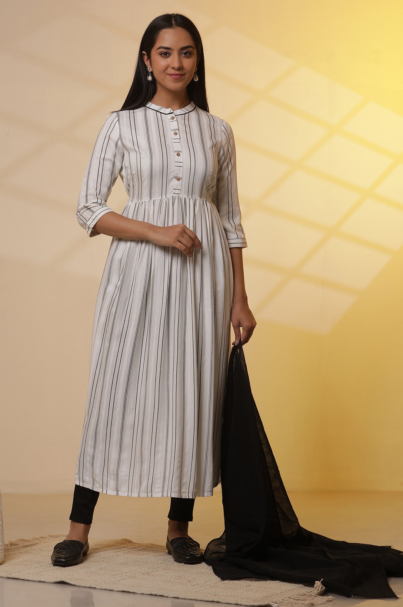 https://cdn.shopify.com/s/files/1/0776/0419/2550/files/24ONAS14805-507772_1.jpg?v=1769757864