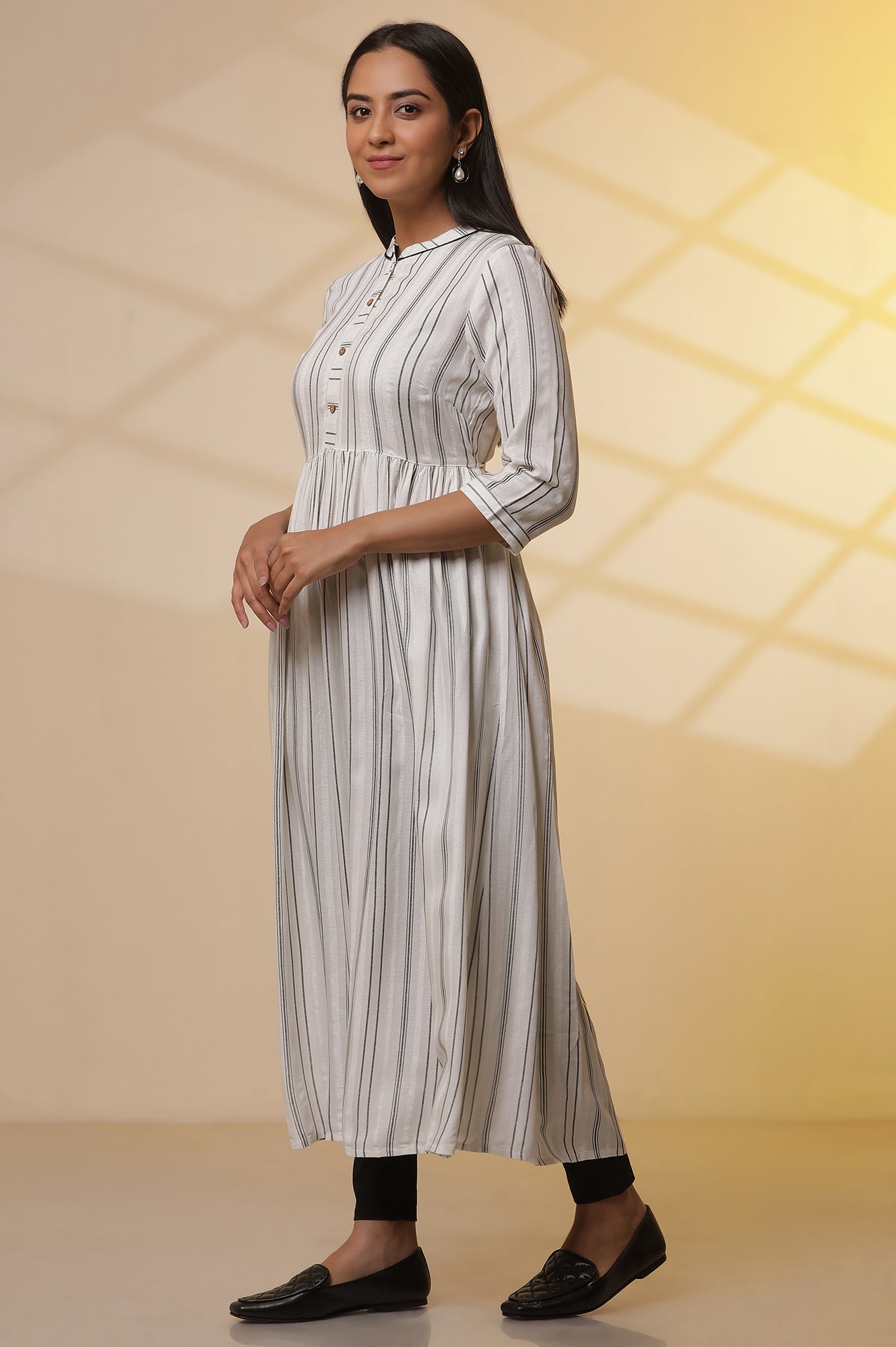 https://cdn.shopify.com/s/files/1/0776/0419/2550/files/24ONAS14805-507772_3.jpg?v=1769757864