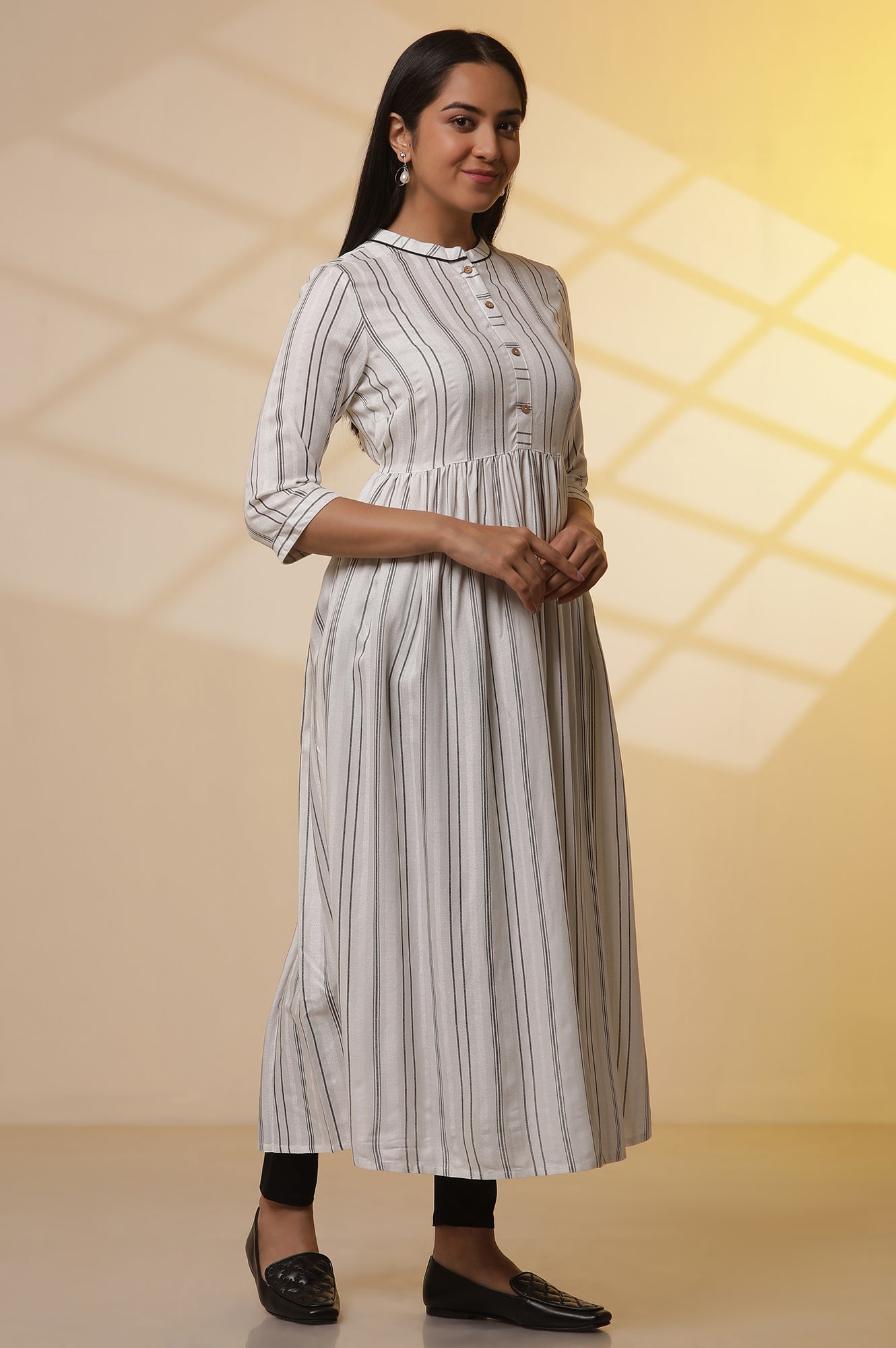 https://cdn.shopify.com/s/files/1/0776/0419/2550/files/24ONAS14805-507772_5.jpg?v=1769757864