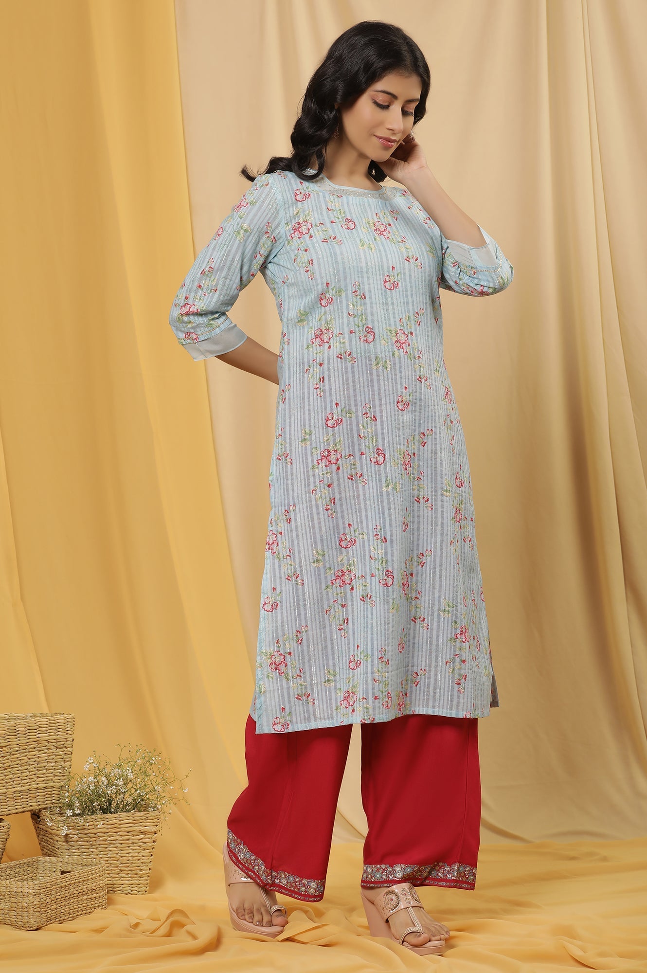 Blue Floral Printed Festive Kurta And Pink Parallel Pants
