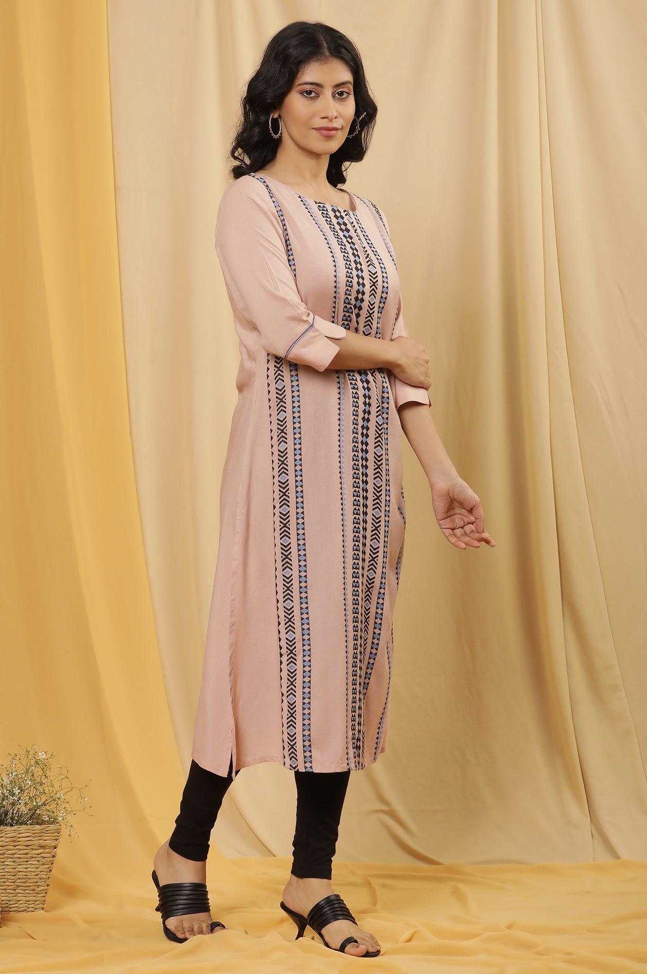 https://cdn.shopify.com/s/files/1/0776/0419/2550/files/24ONWS18714-312740_5.jpg?v=1722144877