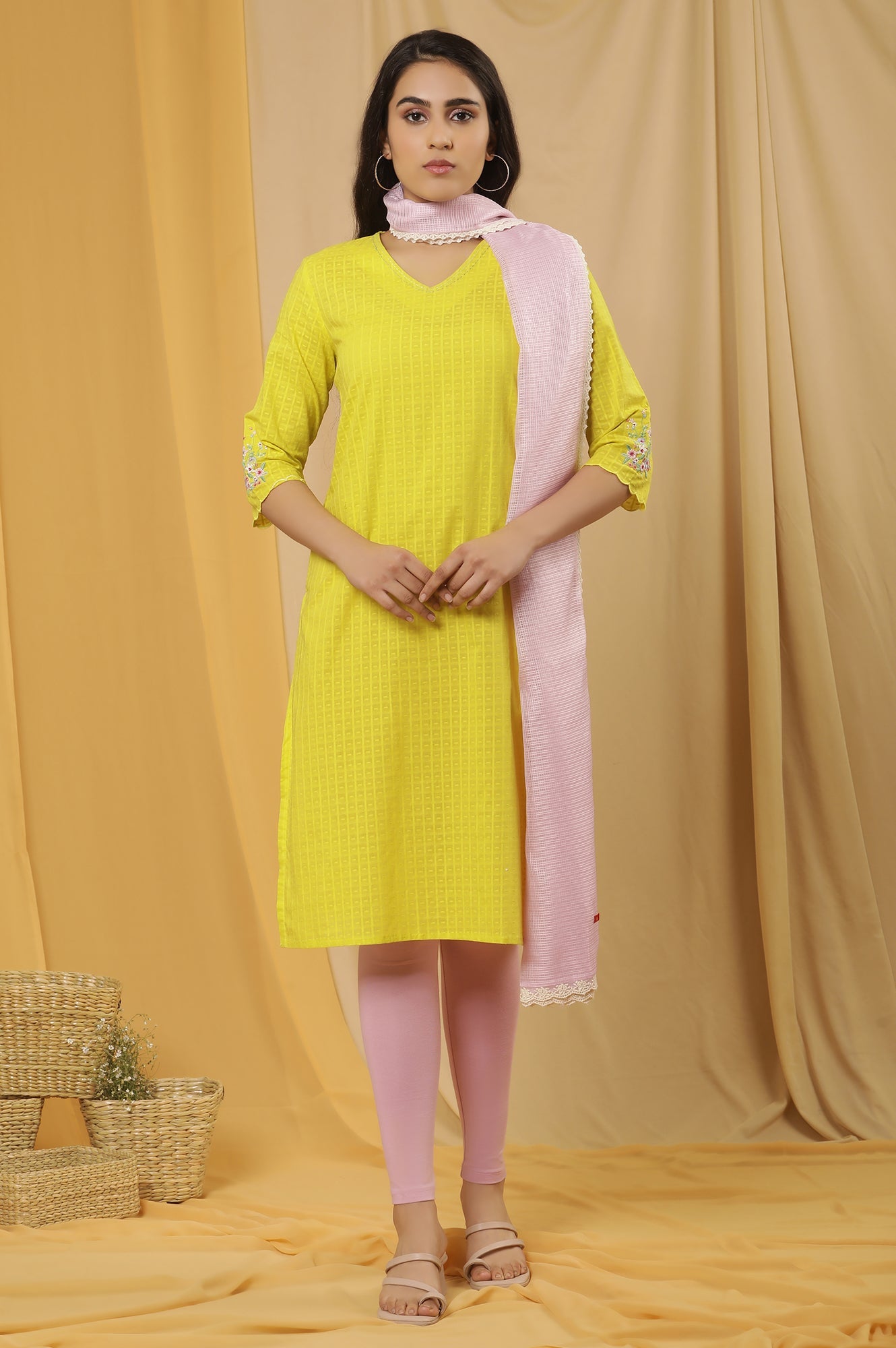 https://cdn.shopify.com/s/files/1/0776/0419/2550/files/24ONWS19361-219666_2_5e8e5451-130a-4324-8dec-d5f9af71f65a.jpg?v=1722150735