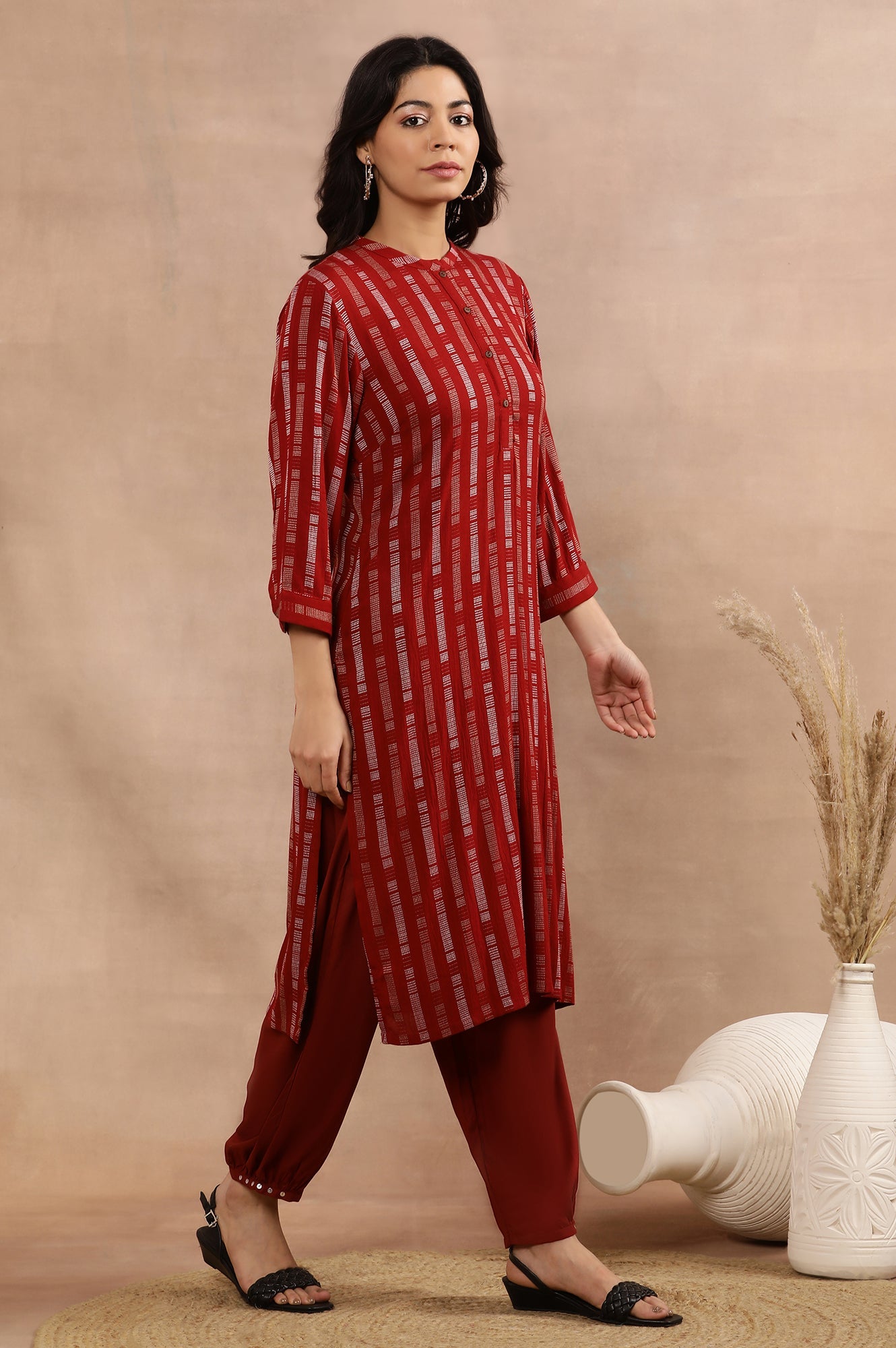 https://cdn.shopify.com/s/files/1/0776/0419/2550/files/24ONWS19925-312983_5.jpg?v=1721924574