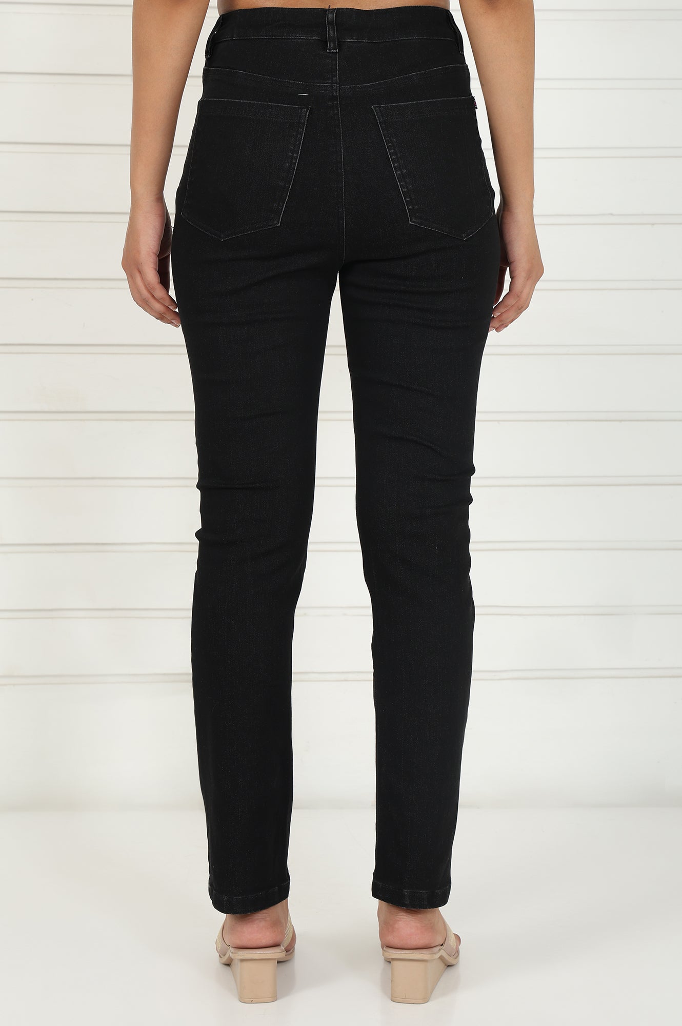 Black Denim Lycra Mid Rise Ankle Length Straight Pant