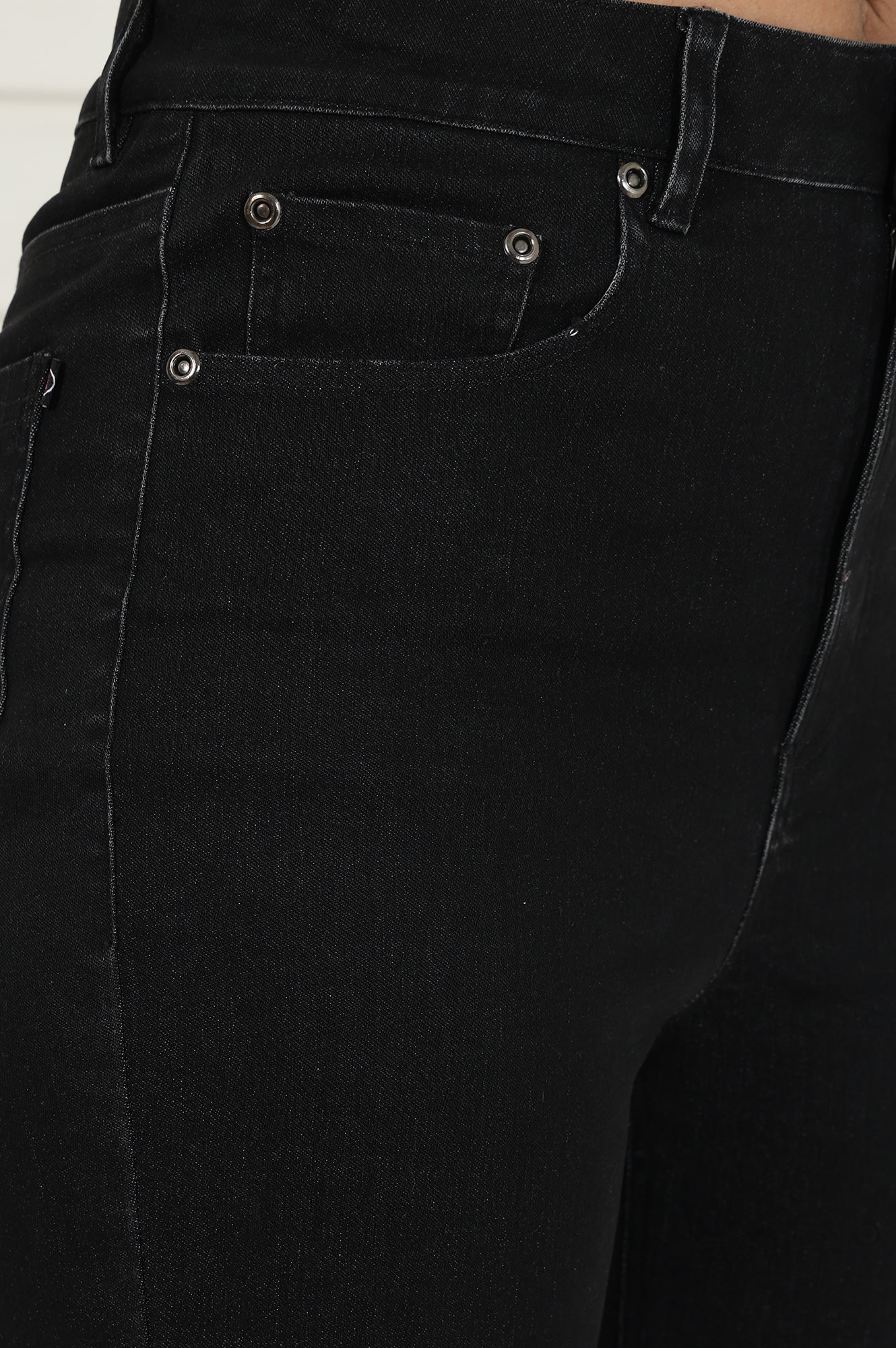 Black Denim Lycra Mid Rise Ankle Length Straight Pant