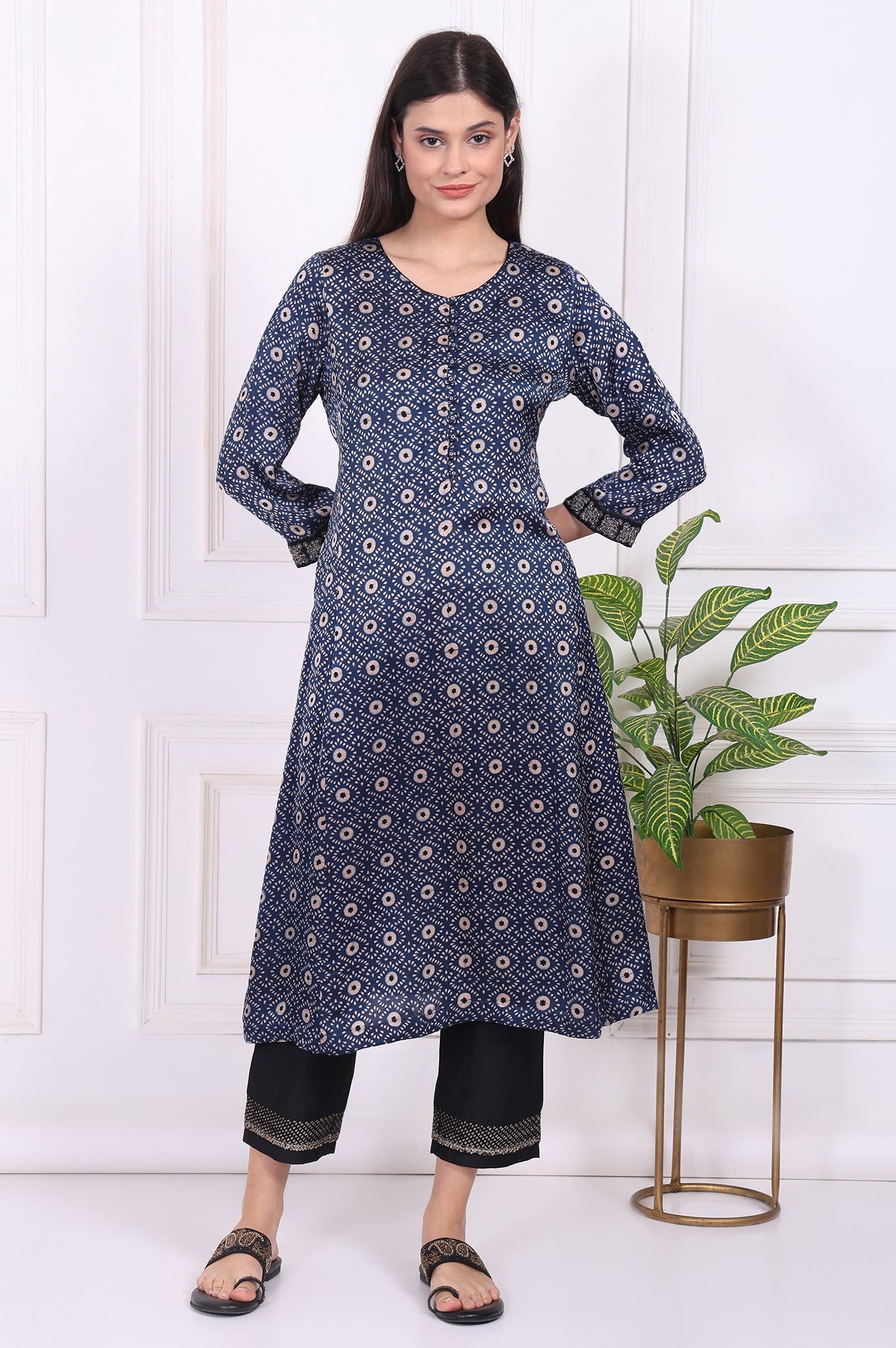 https://cdn.shopify.com/s/files/1/0776/0419/2550/files/F12118-911699_1.jpg?v=1764652169