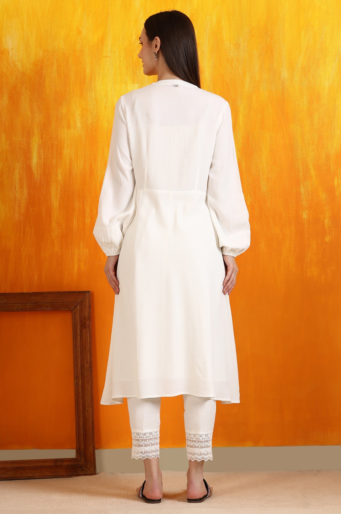 White Solid Pleated Yoke Moss Textured Straight Kurta