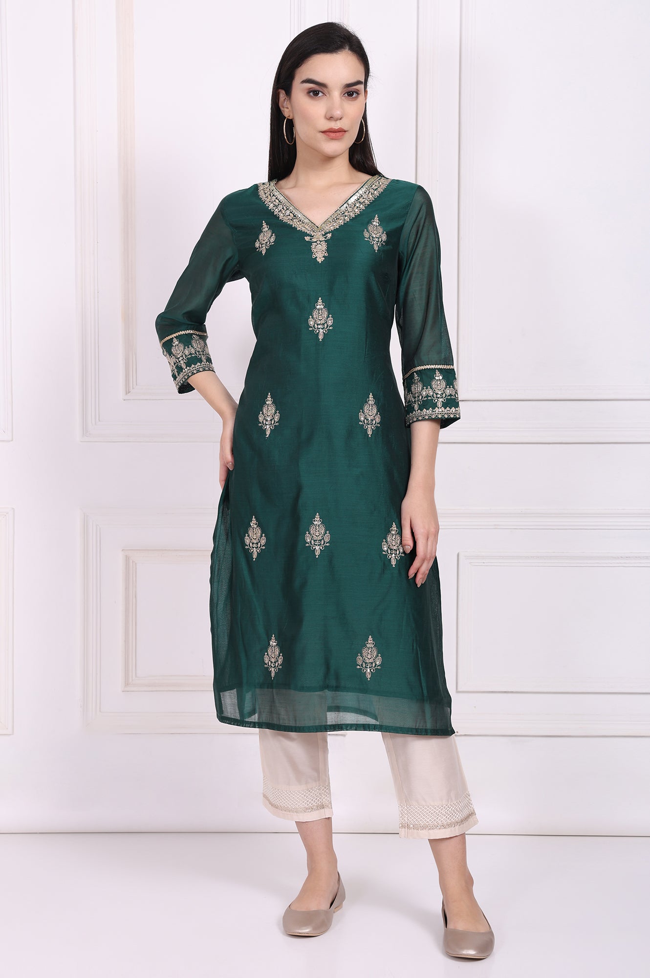 https://cdn.shopify.com/s/files/1/0776/0419/2550/files/W13453-224095_1.jpg?v=1764652164