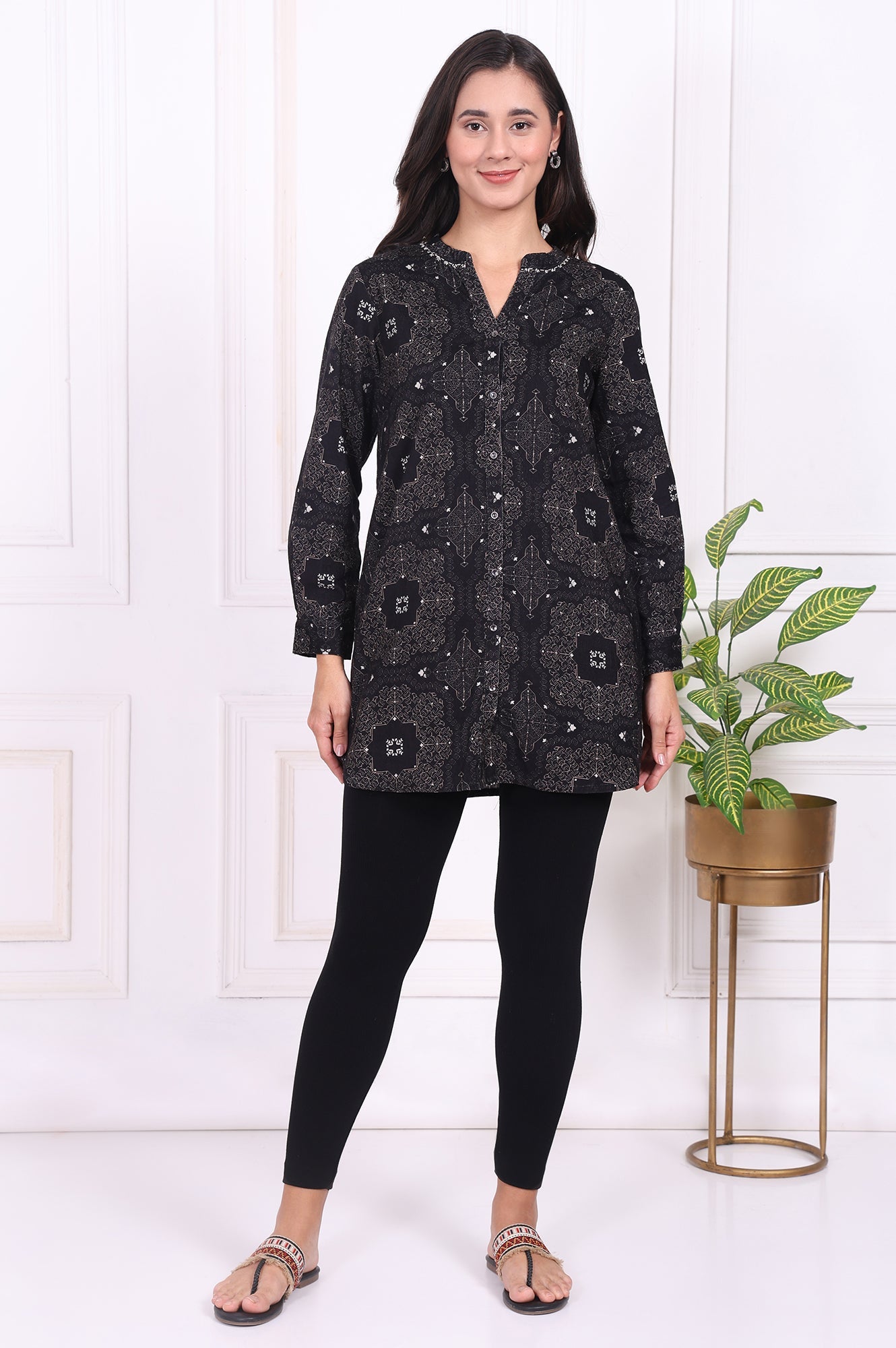 https://cdn.shopify.com/s/files/1/0776/0419/2550/files/W31441-126801_2.jpg?v=1764652185