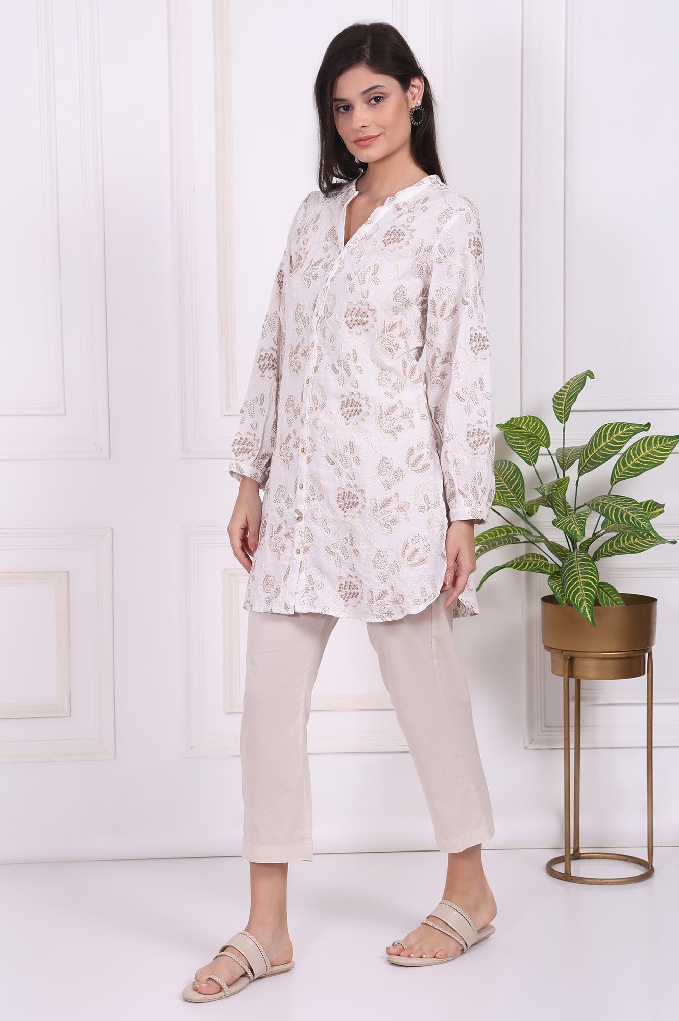https://cdn.shopify.com/s/files/1/0776/0419/2550/files/W31518-401072_4.jpg?v=1764652185