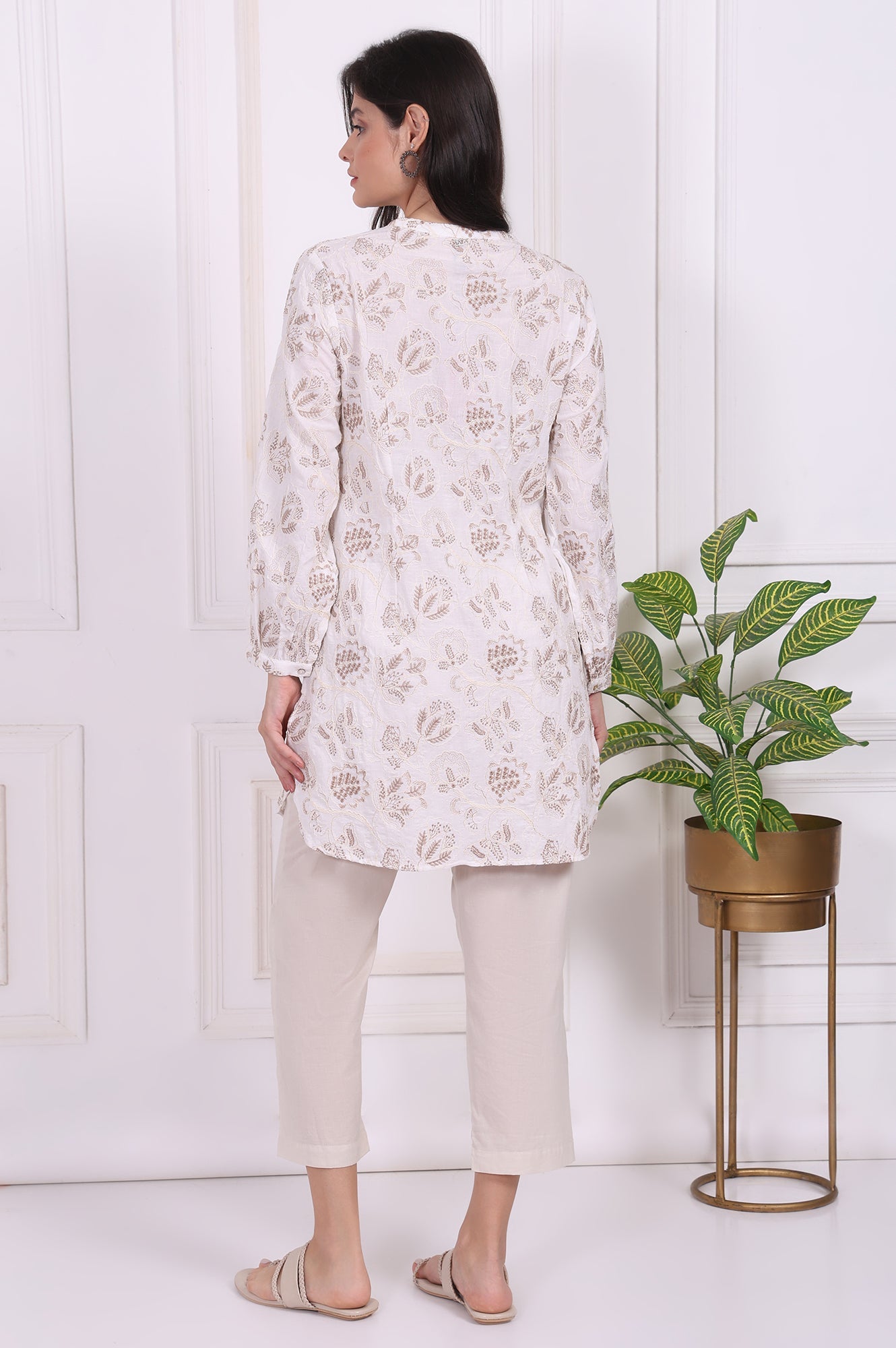 https://cdn.shopify.com/s/files/1/0776/0419/2550/files/W31518-401072_5.jpg?v=1764652185