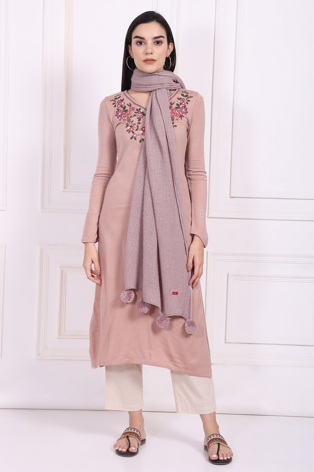 https://cdn.shopify.com/s/files/1/0776/0419/2550/files/W82626-224687_1.jpg?v=1761280845