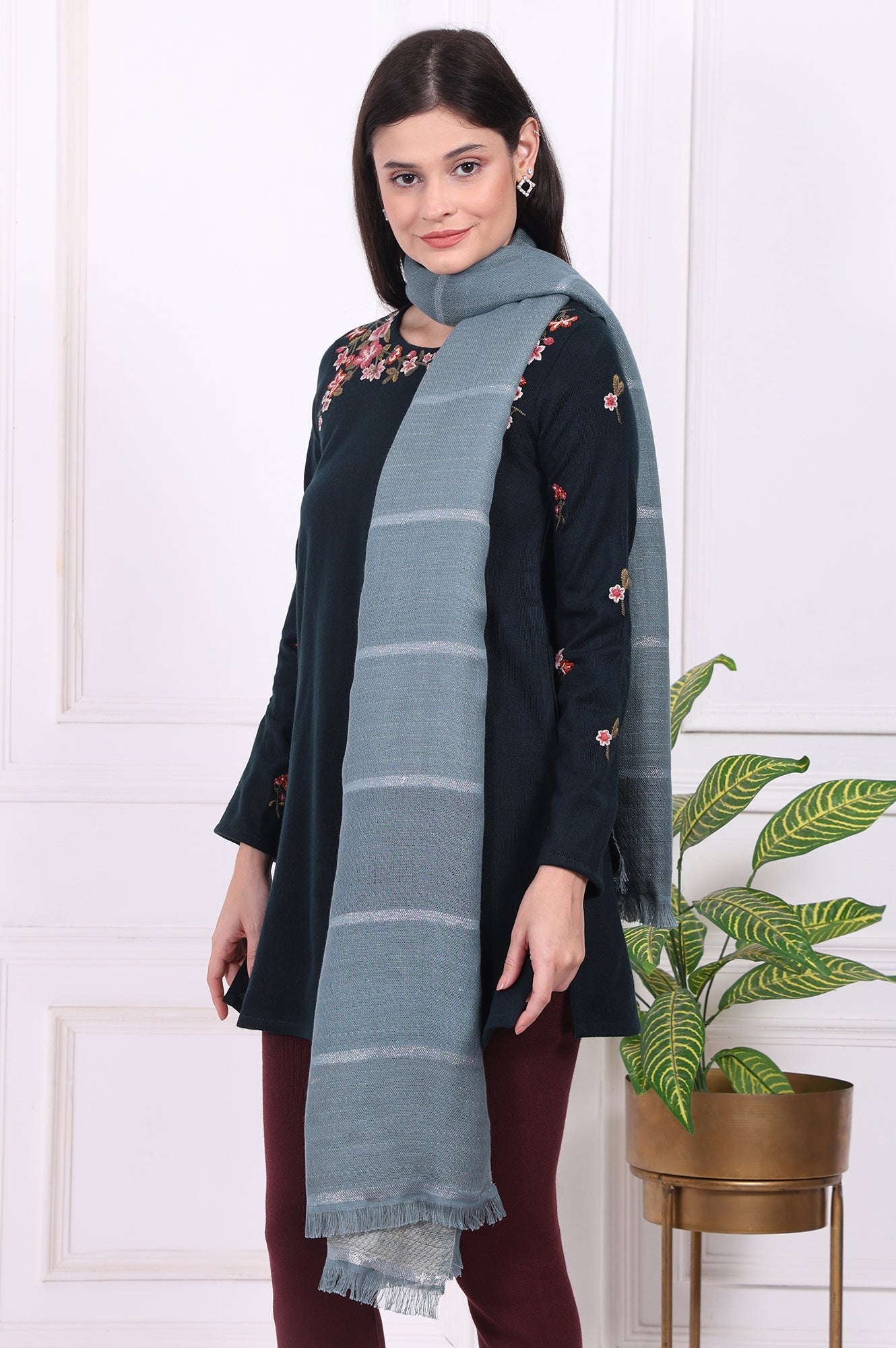 https://cdn.shopify.com/s/files/1/0776/0419/2550/files/W82628-313251_2.jpg?v=1764652178