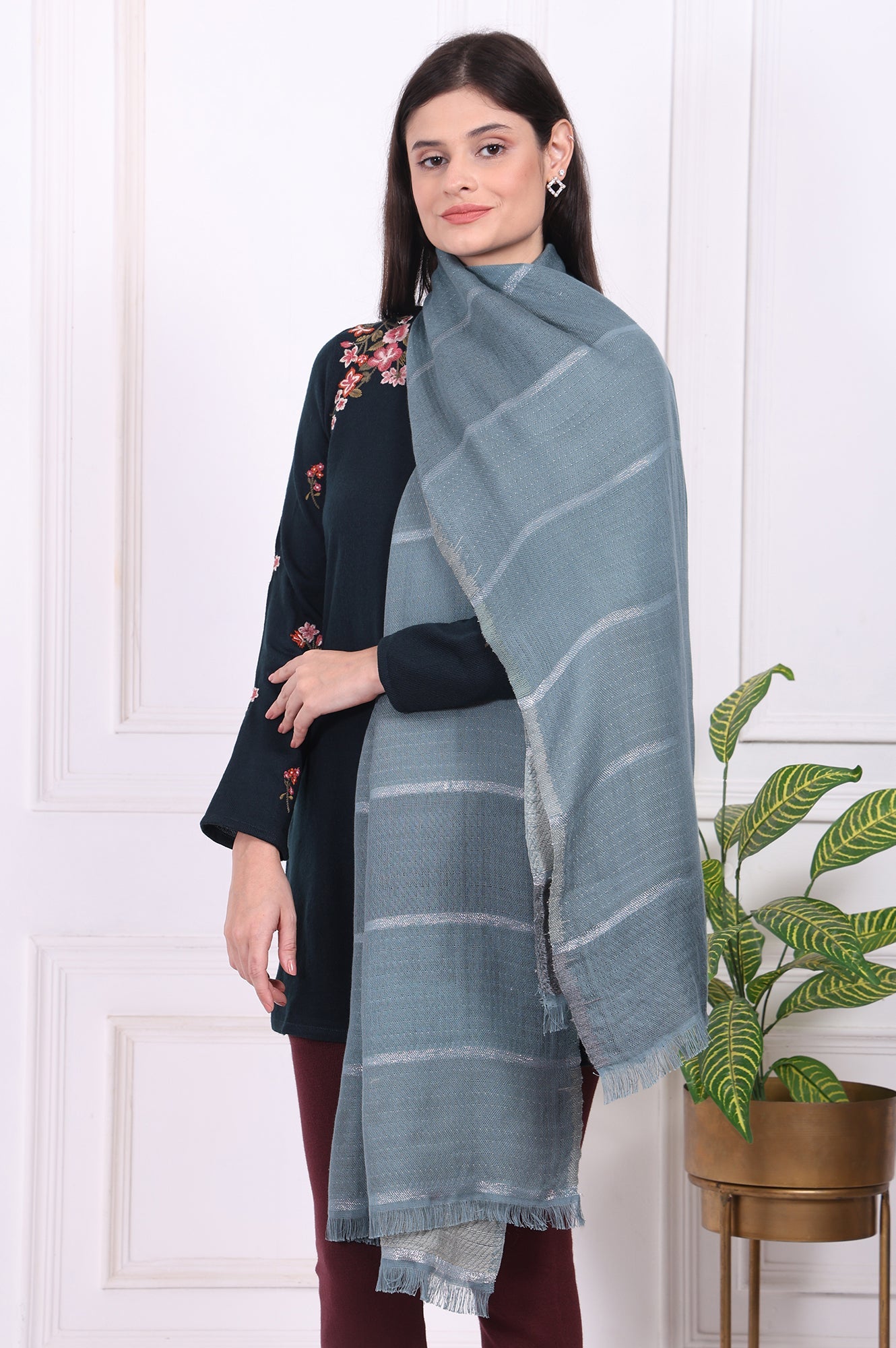 https://cdn.shopify.com/s/files/1/0776/0419/2550/files/W82628-313251_4.jpg?v=1764652179