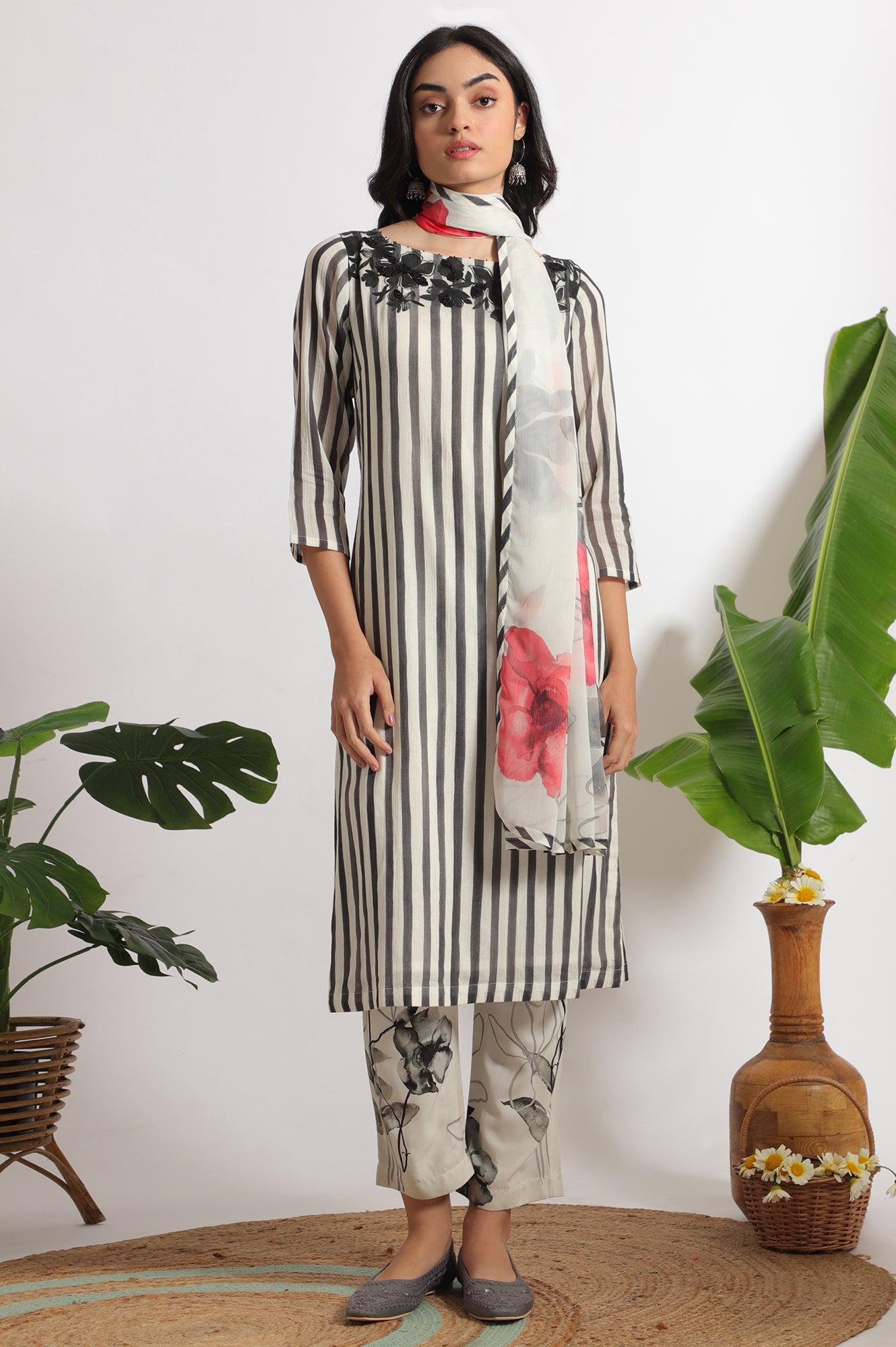 https://cdn.shopify.com/s/files/1/0776/0419/2550/files/WS12313-125303_2.jpg?v=1742562574