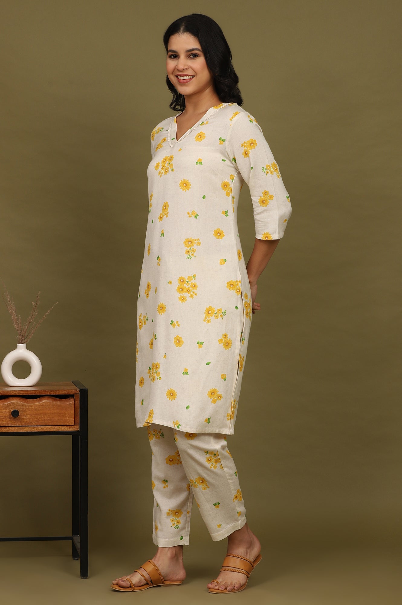 Off-White Floral Printed Rayon Flax Straight Kurta and Pants Co-ord Set