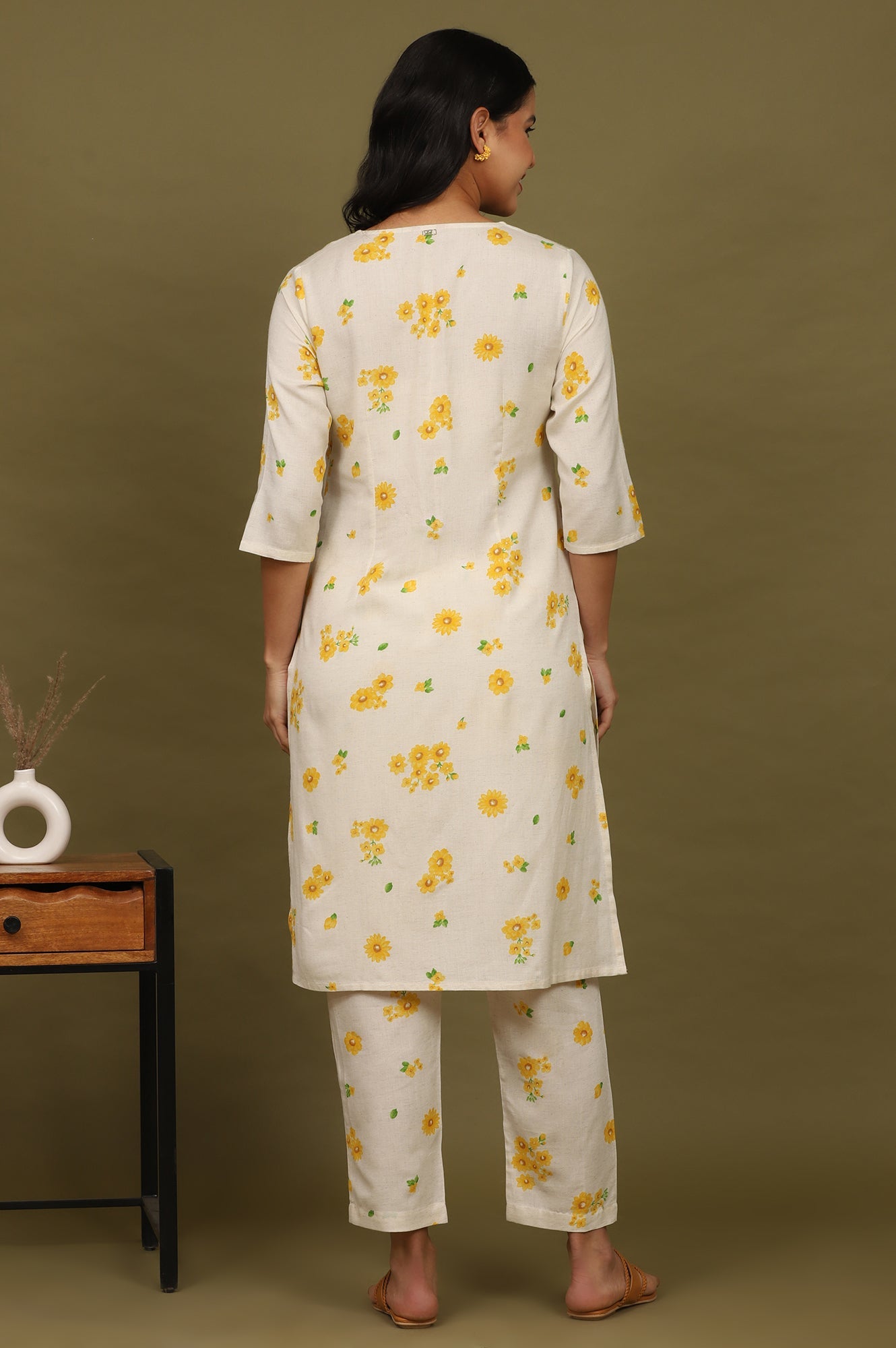 Off-White Floral Printed Rayon Flax Straight Kurta and Pants Co-ord Set